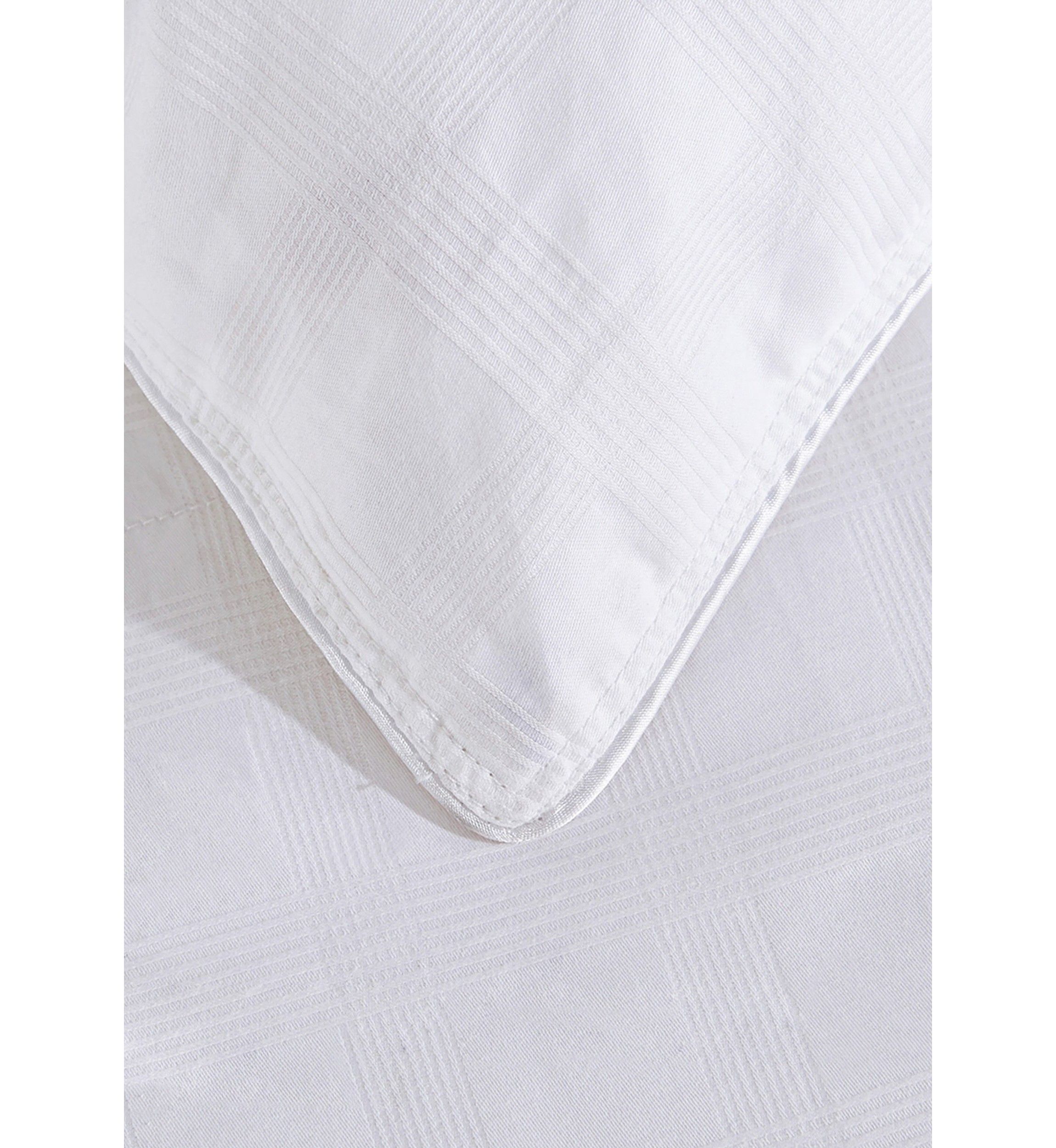 Ultra Warm White Goose Nano Down and Feather Comforter