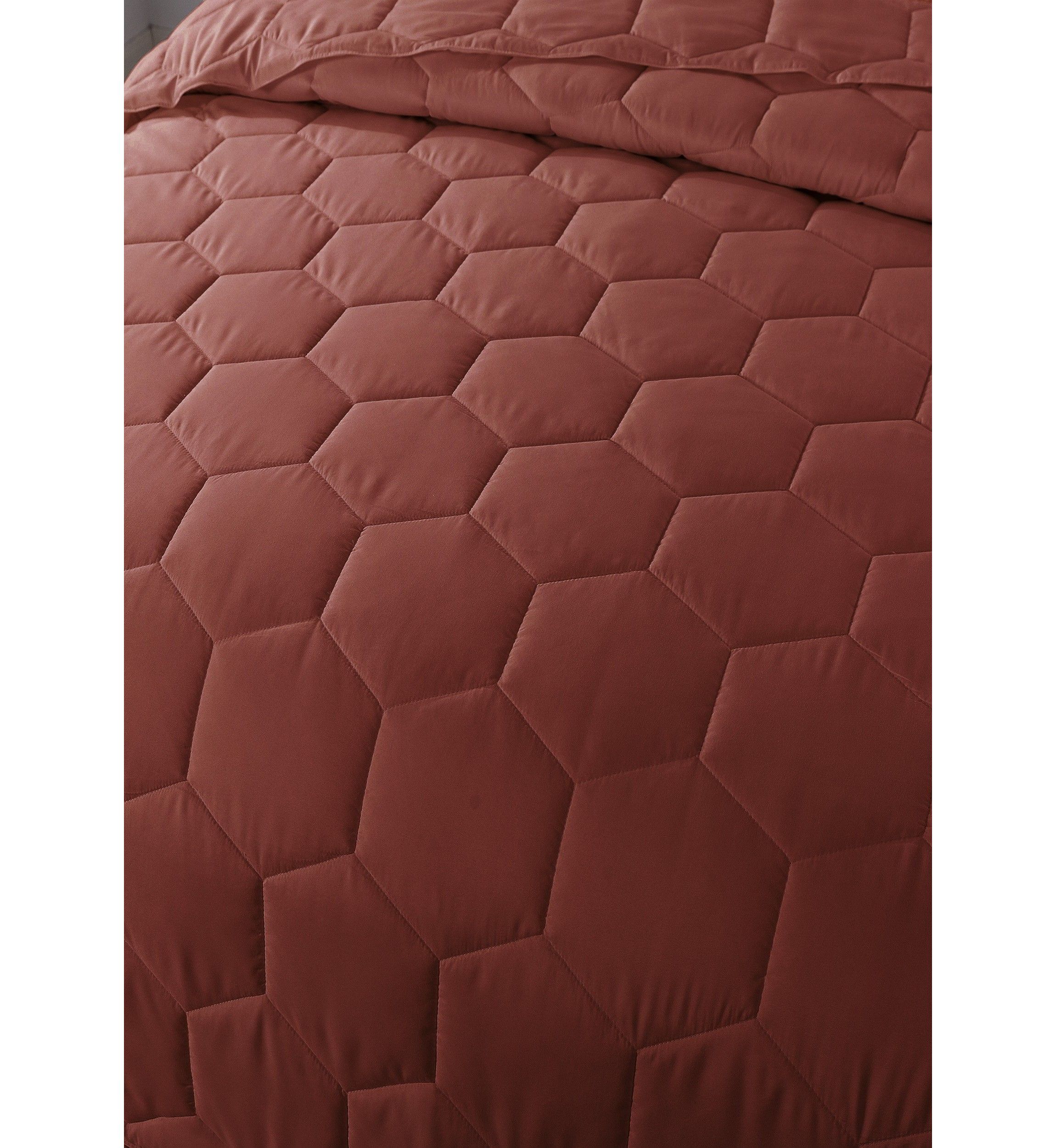 Honeycomb Stitch Down Alternative Blanket