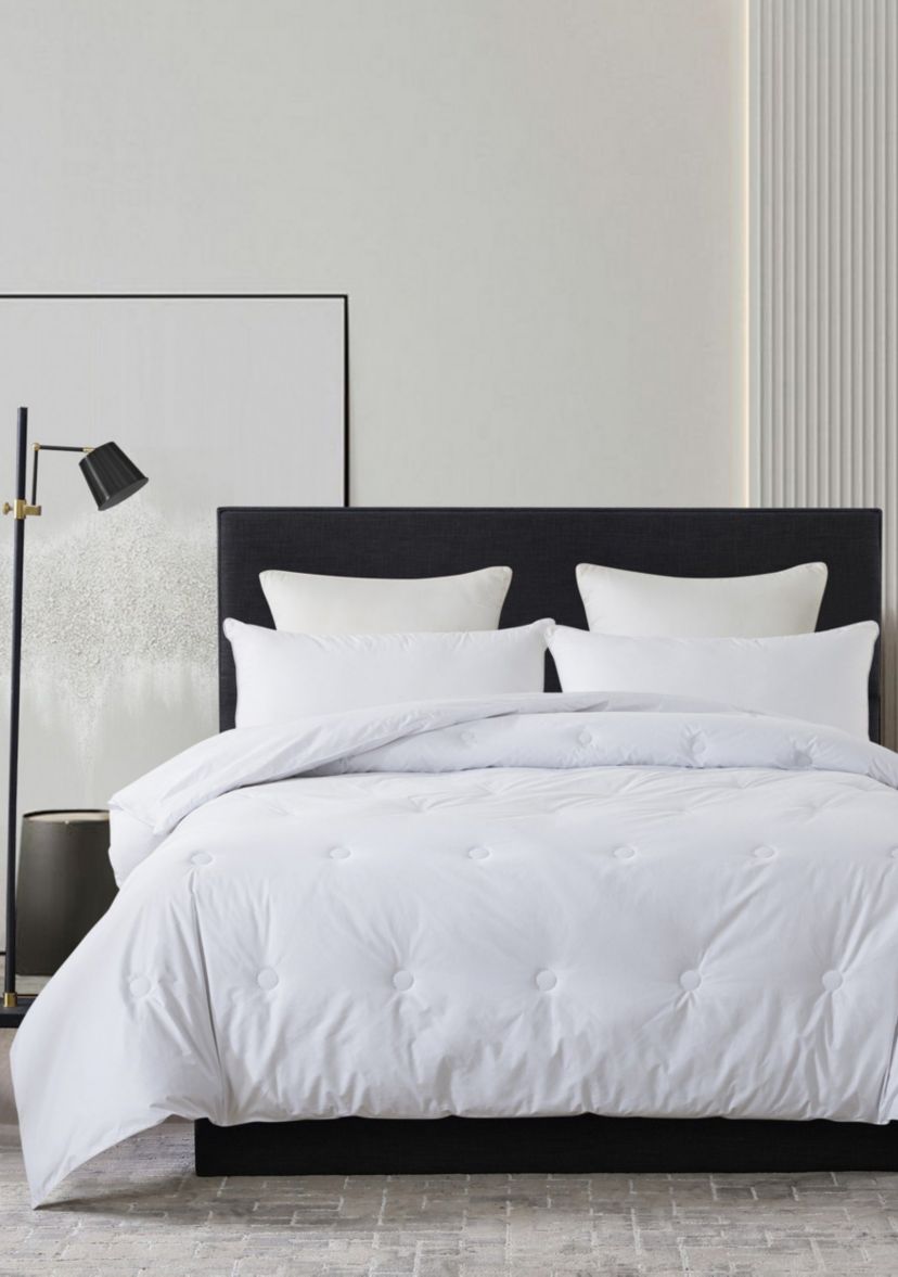 Tufted Down Alternative Comforter