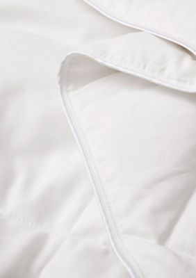 Diamond Stitch Lightweight Microfiber White Goose Down and Feather Fiber Comforter
