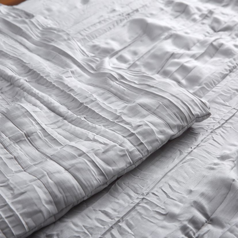 Crinkled Down Alternative Blanket King White