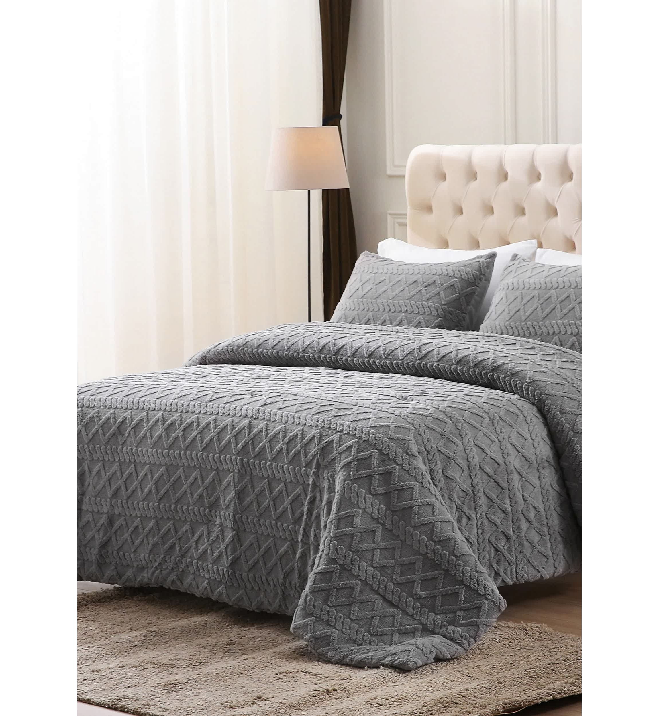 Three-Dimensional Carved Plush Twin Comforter Set White