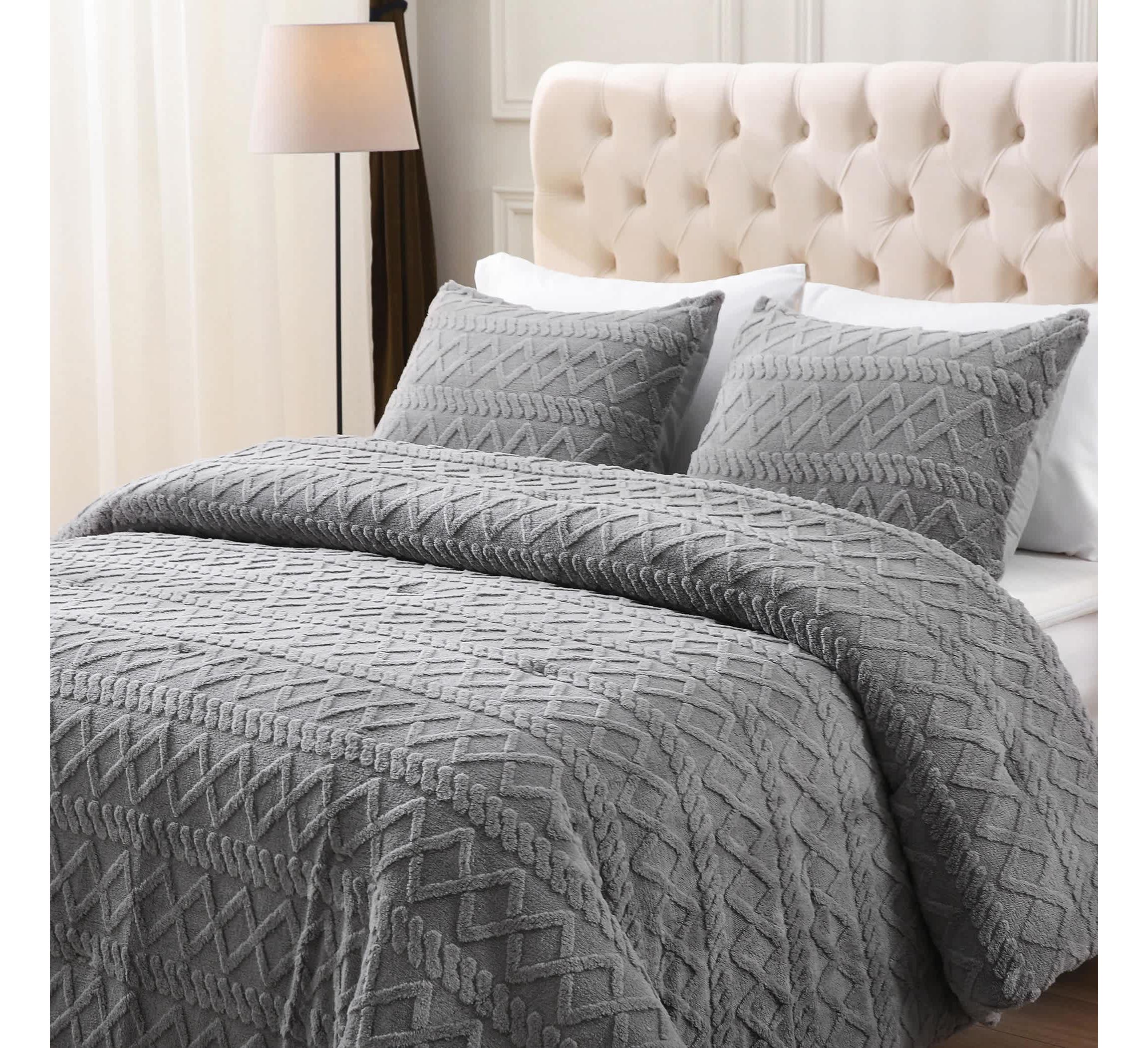 Three-Dimensional Carved Plush Twin Comforter Set White