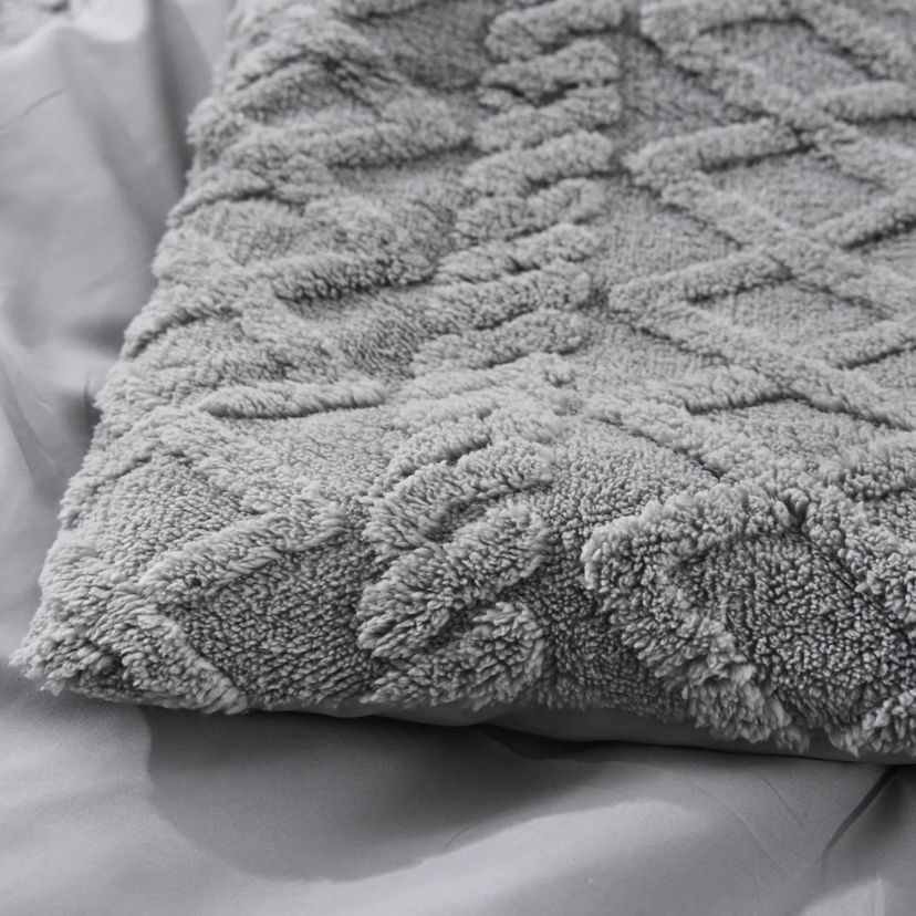 Three-Dimensional Carved Plush Twin Comforter Set White