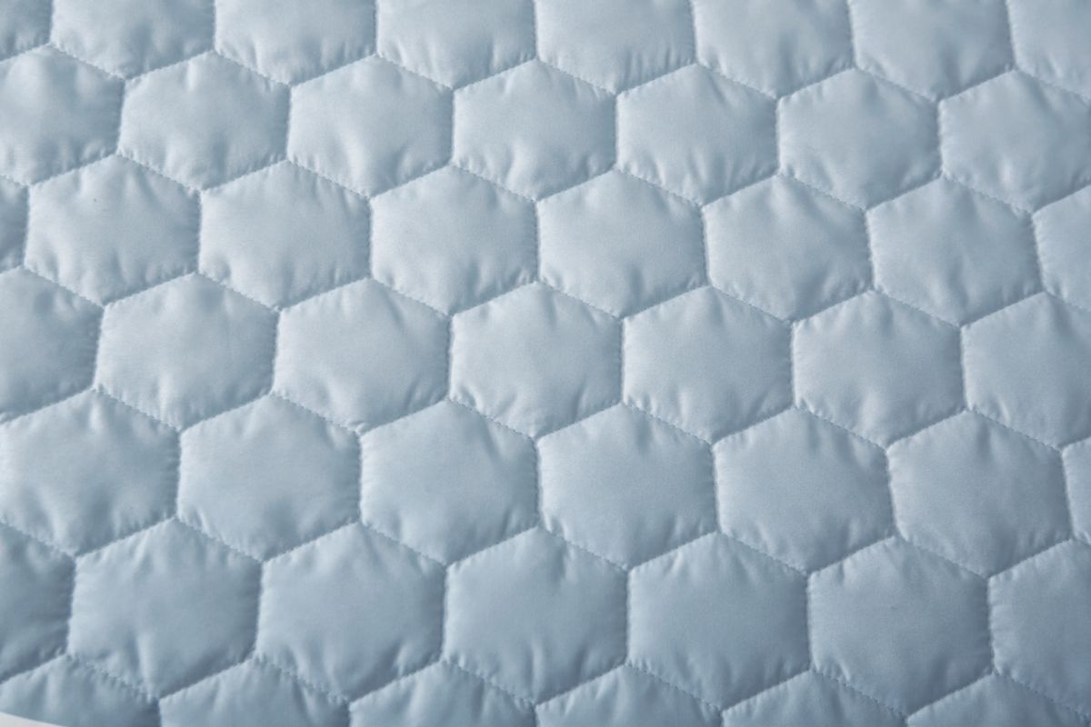 Better Style Home Microfiber Honeycomb Quilt Sets Full/Queen Size in Dewkist