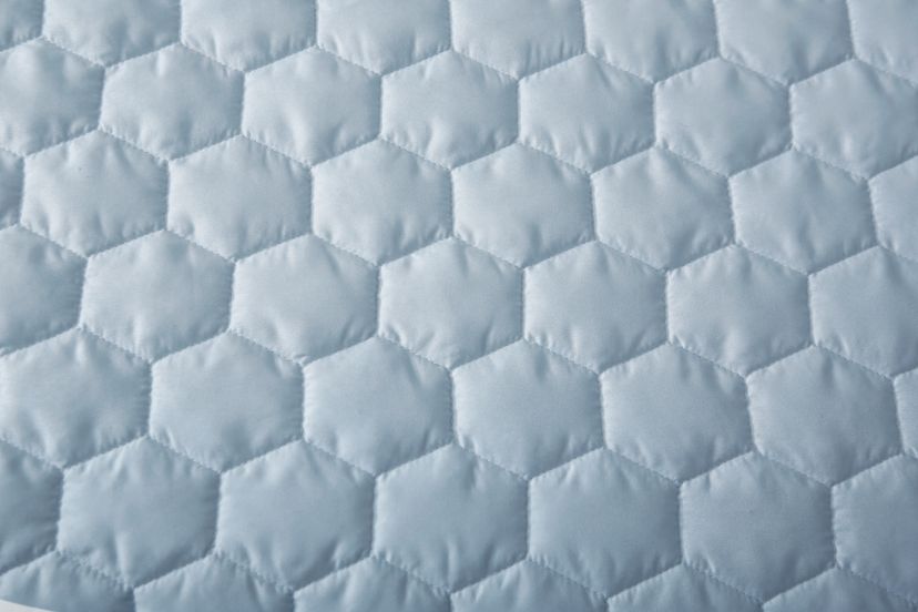 Better Style Home Microfiber Honeycomb Quilt Sets Full/Queen Size in Dewkist