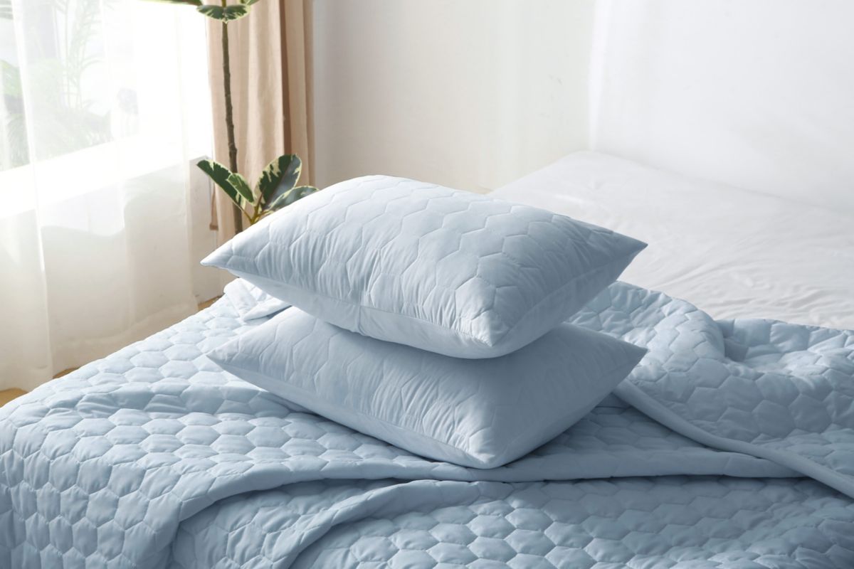 Better Style Home Microfiber Honeycomb Quilt Sets Full/Queen Size in Dewkist