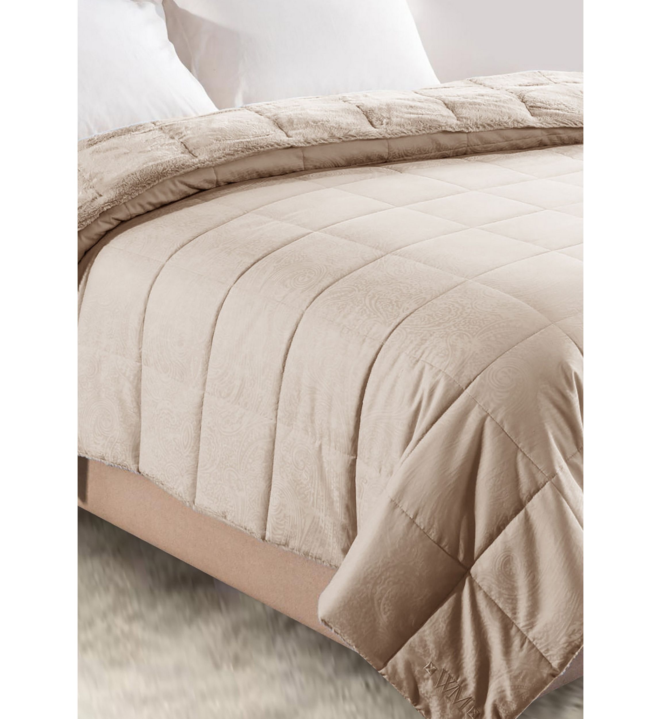 Wesley Mancini Cozy Jacquard Blanket