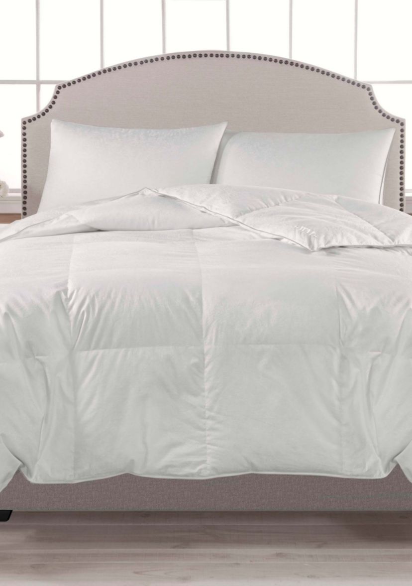 Wesley Mancini Collection Year Round Comforter Full/Queen