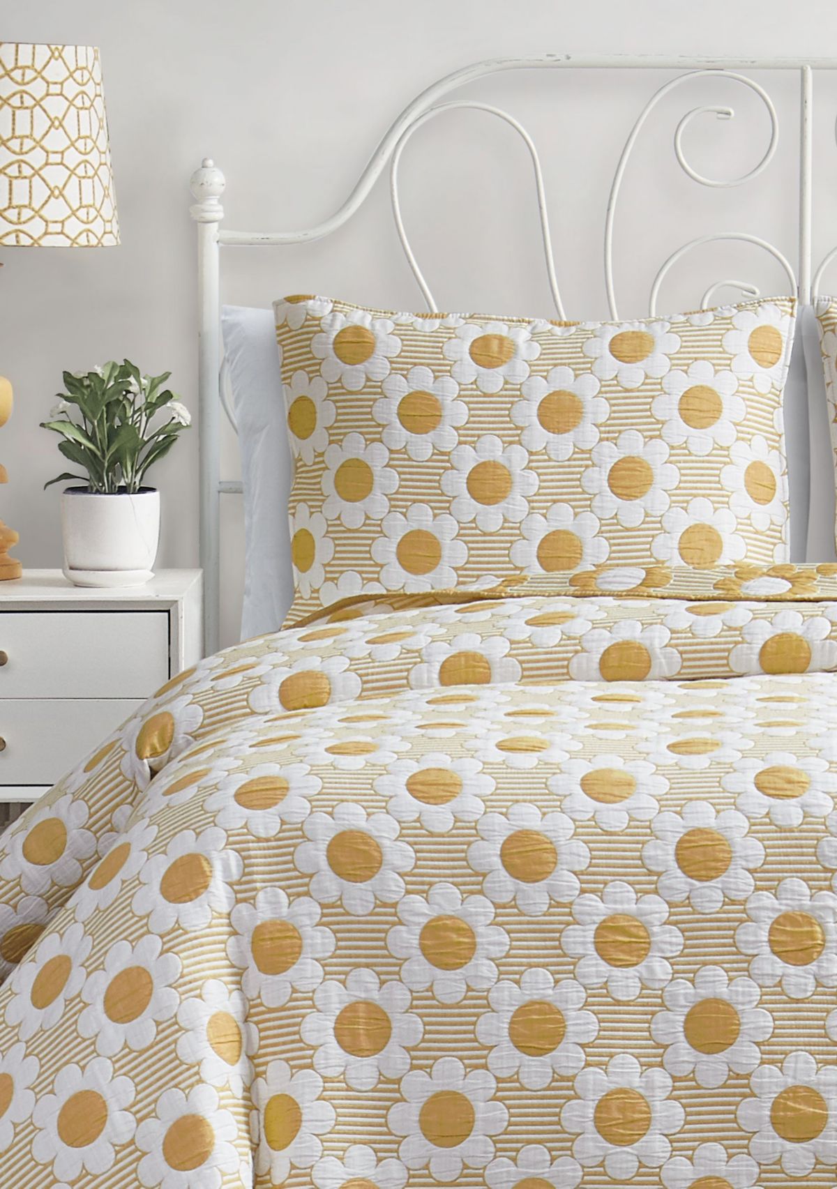 Daisy Flower Yellow Soft Matelasse Jacquard Quilt Set