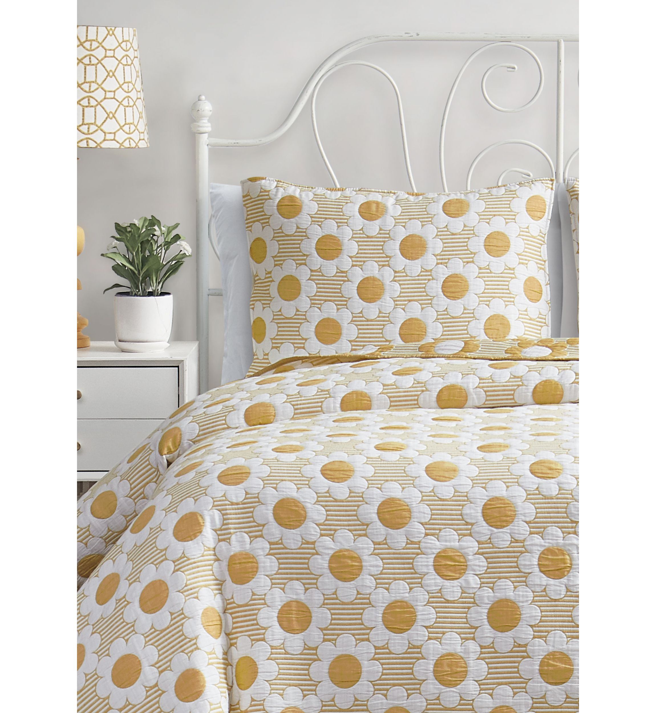 Daisy Flower Yellow Soft Matelasse Jacquard Quilt Set