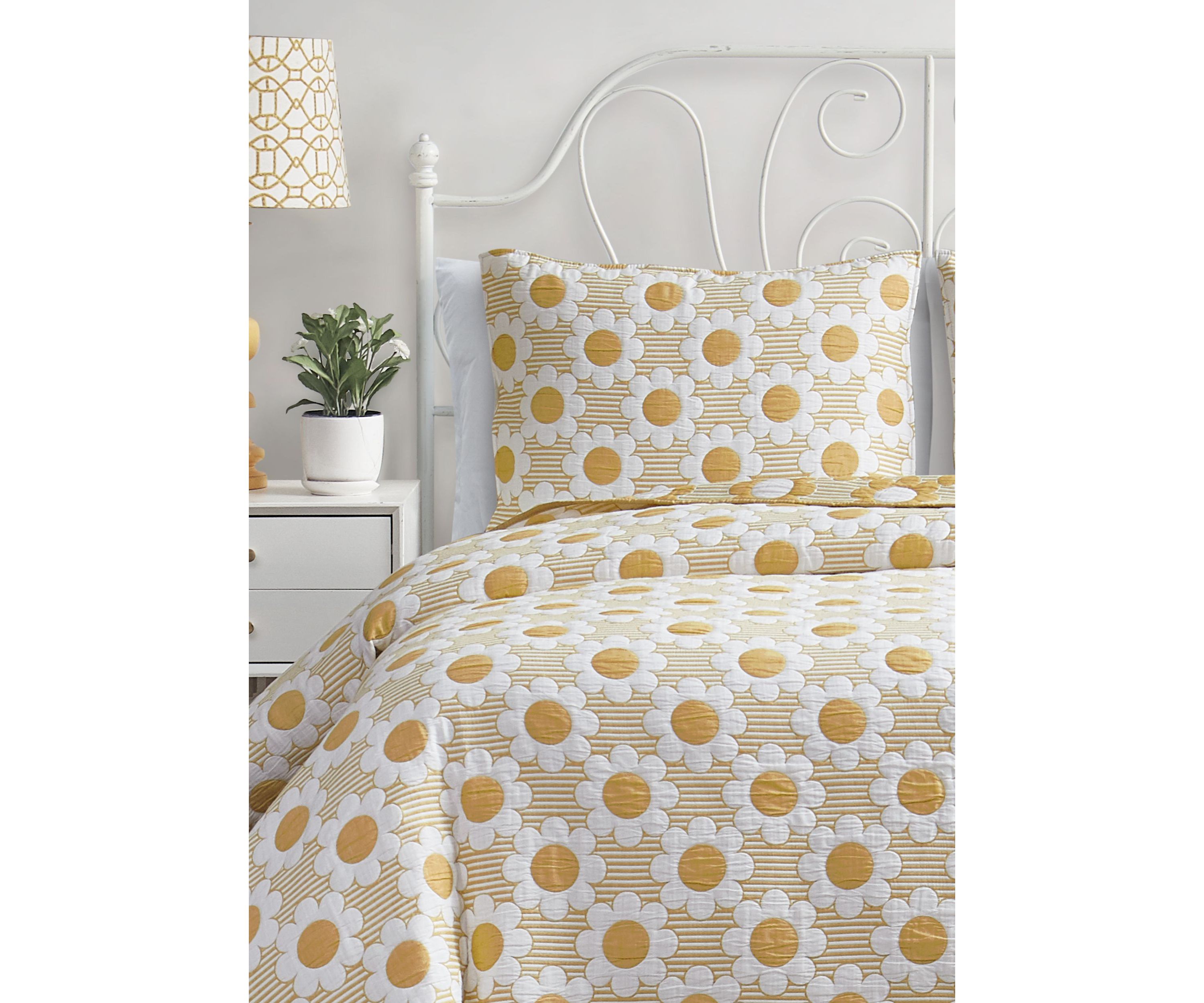 Daisy Flower Yellow Soft Matelasse Jacquard Quilt Set