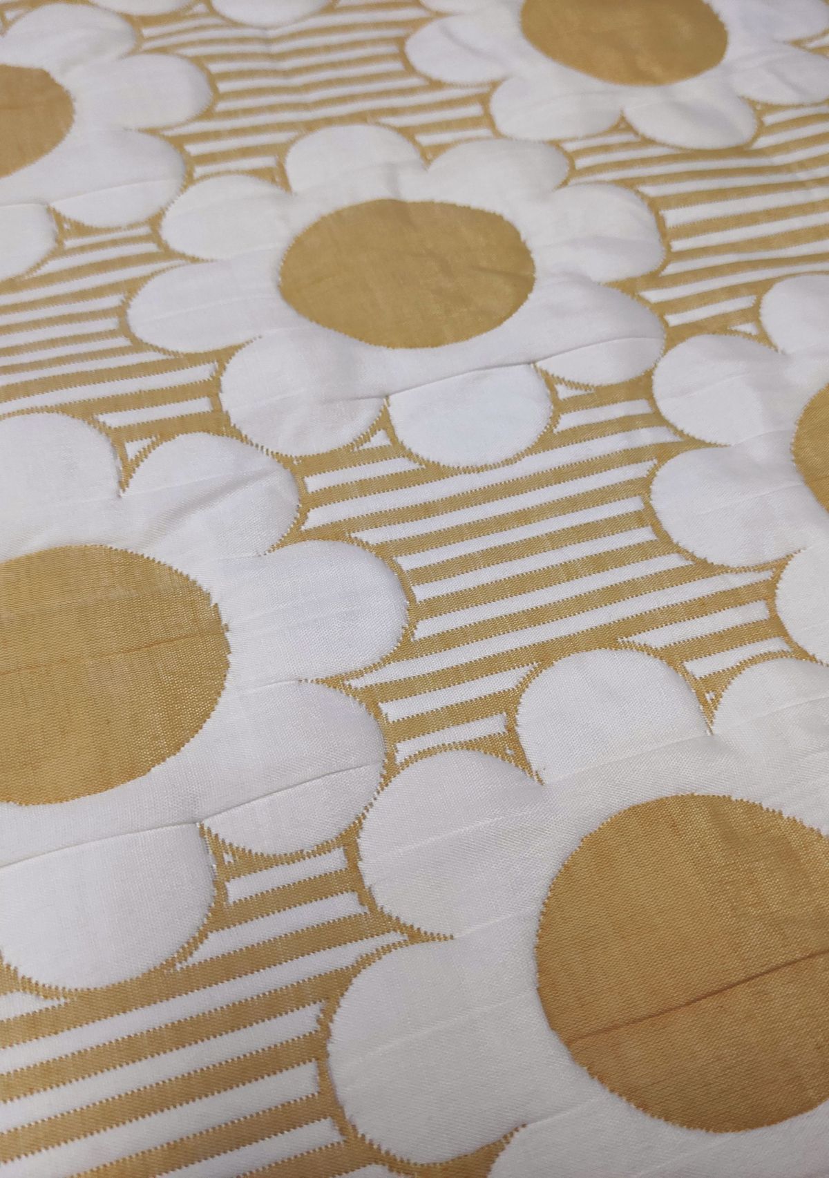 Daisy Flower Yellow Soft Matelasse Jacquard Quilt Set