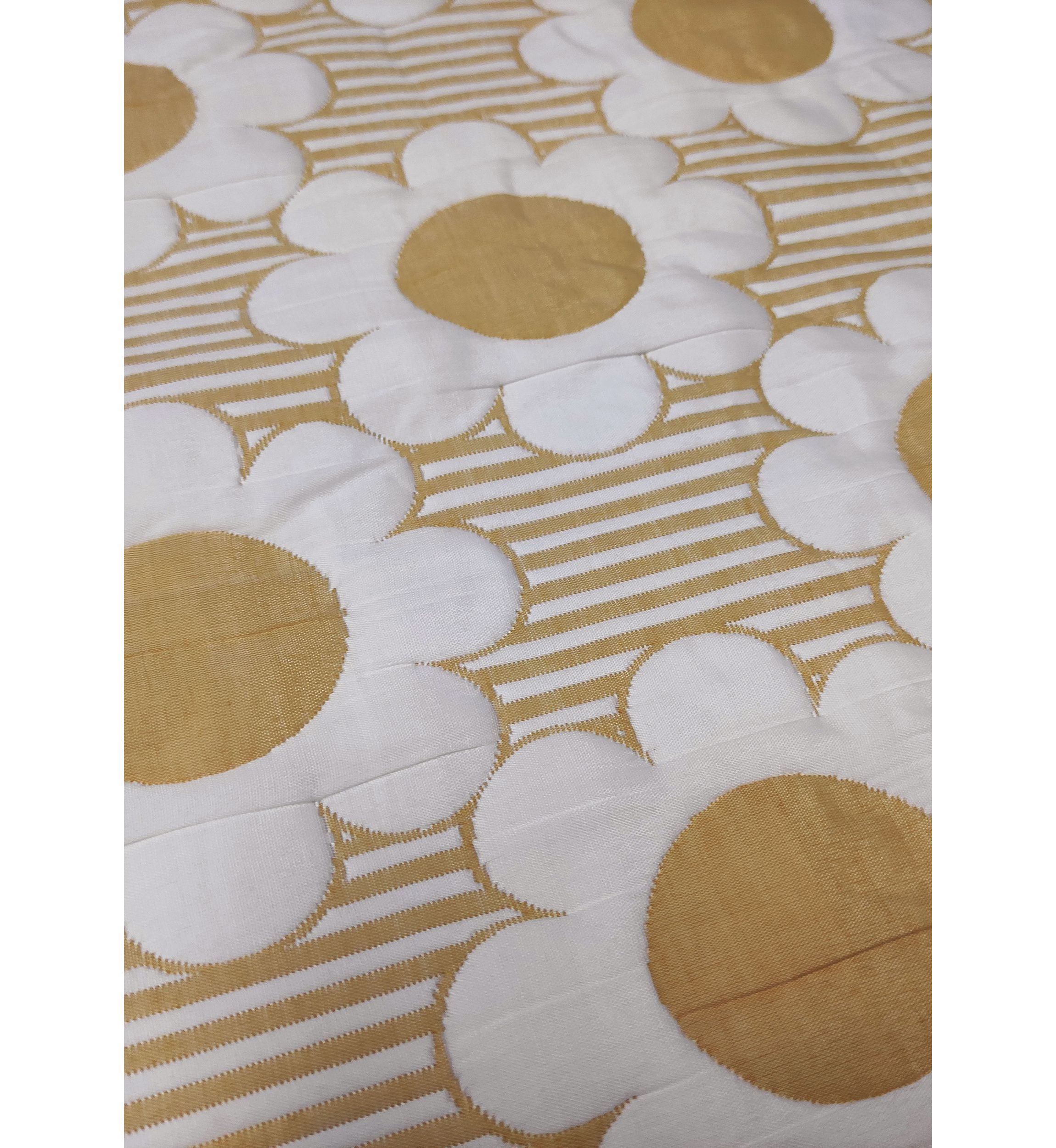 Daisy Flower Yellow Soft Matelasse Jacquard Quilt Set
