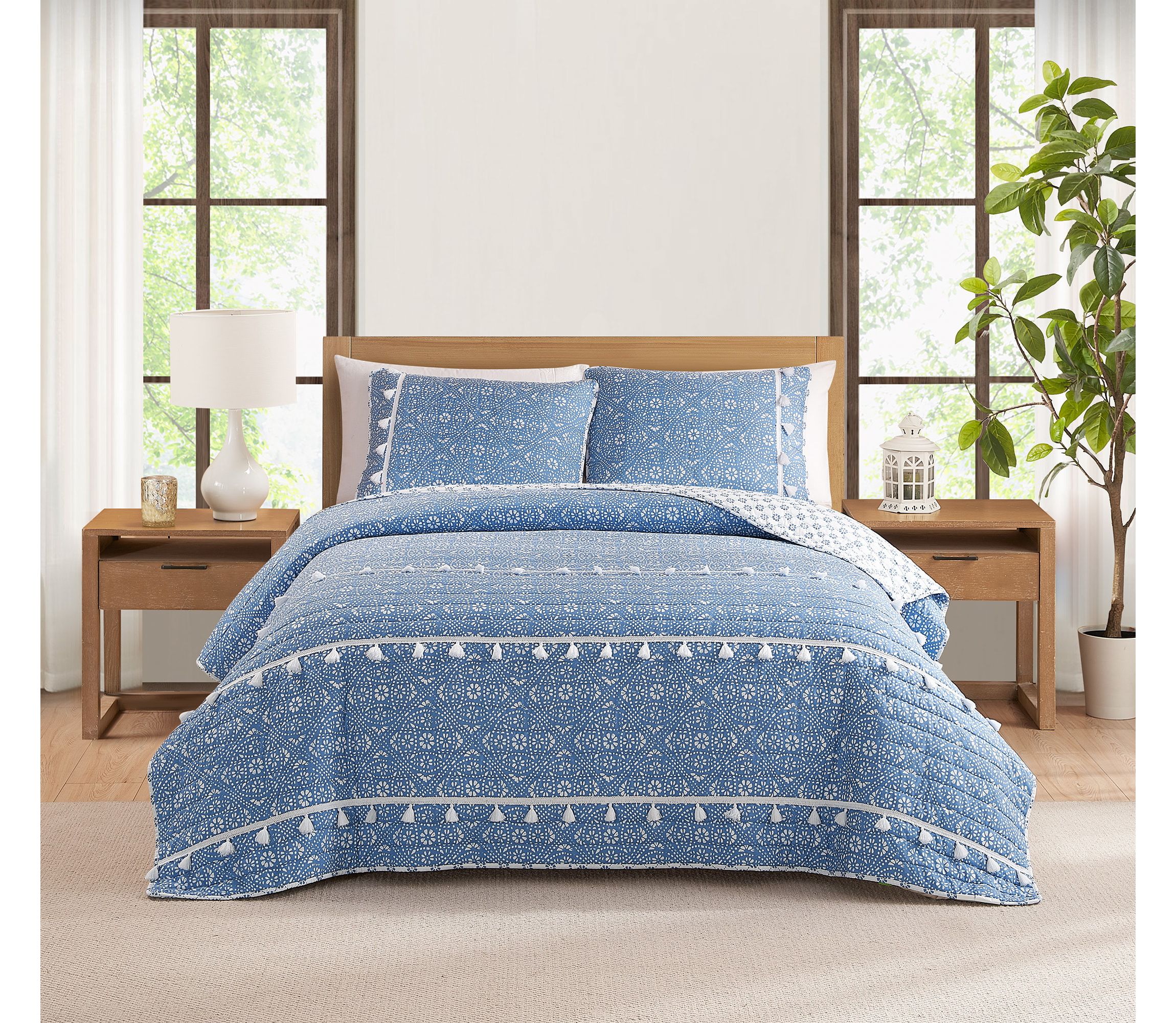 Pasadena Medallion Blue 2-3 Piece Microfiber Quilt Set with Tassels