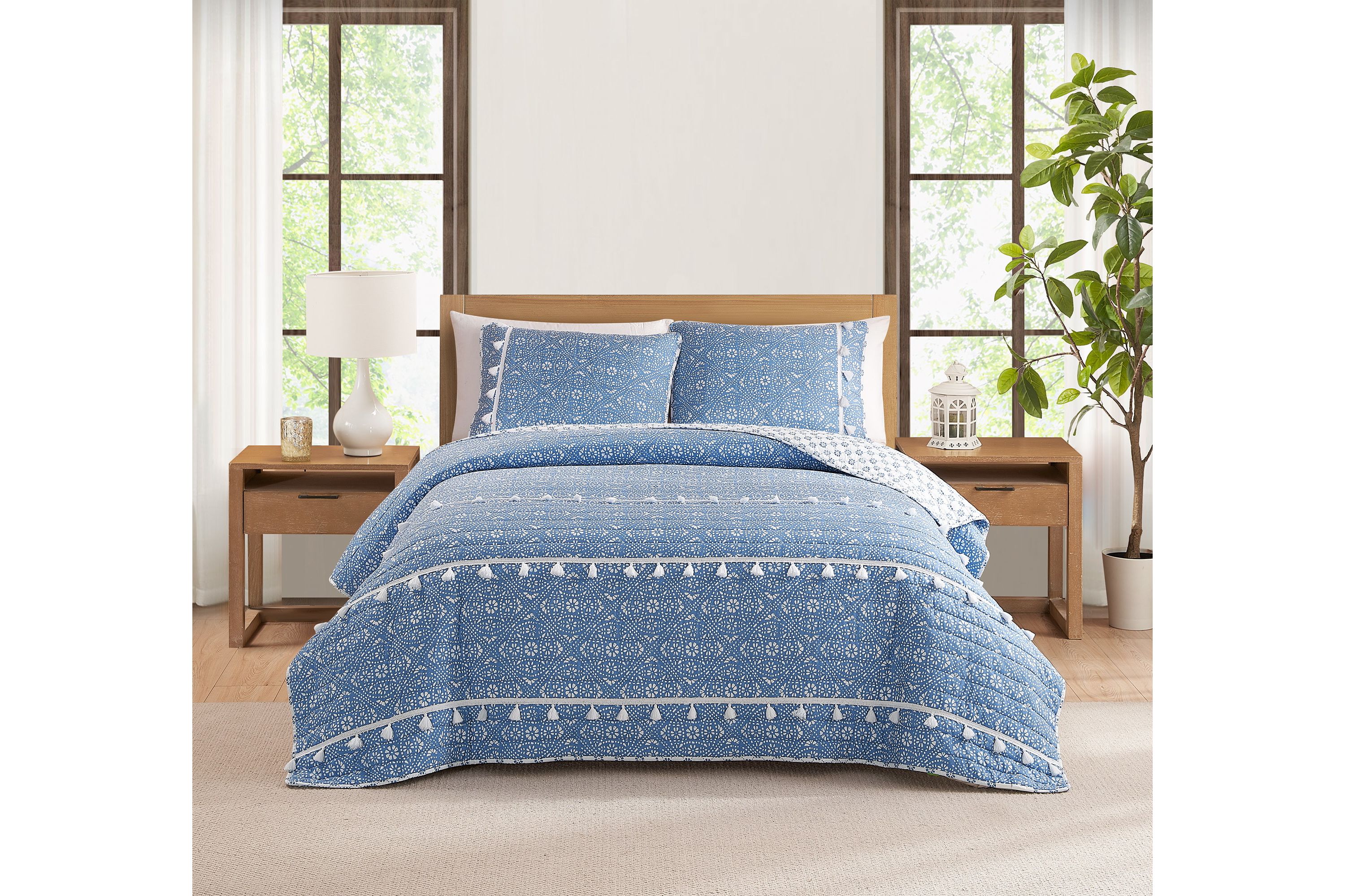 Pasadena Medallion Blue 2-3 Piece Microfiber Quilt Set with Tassels