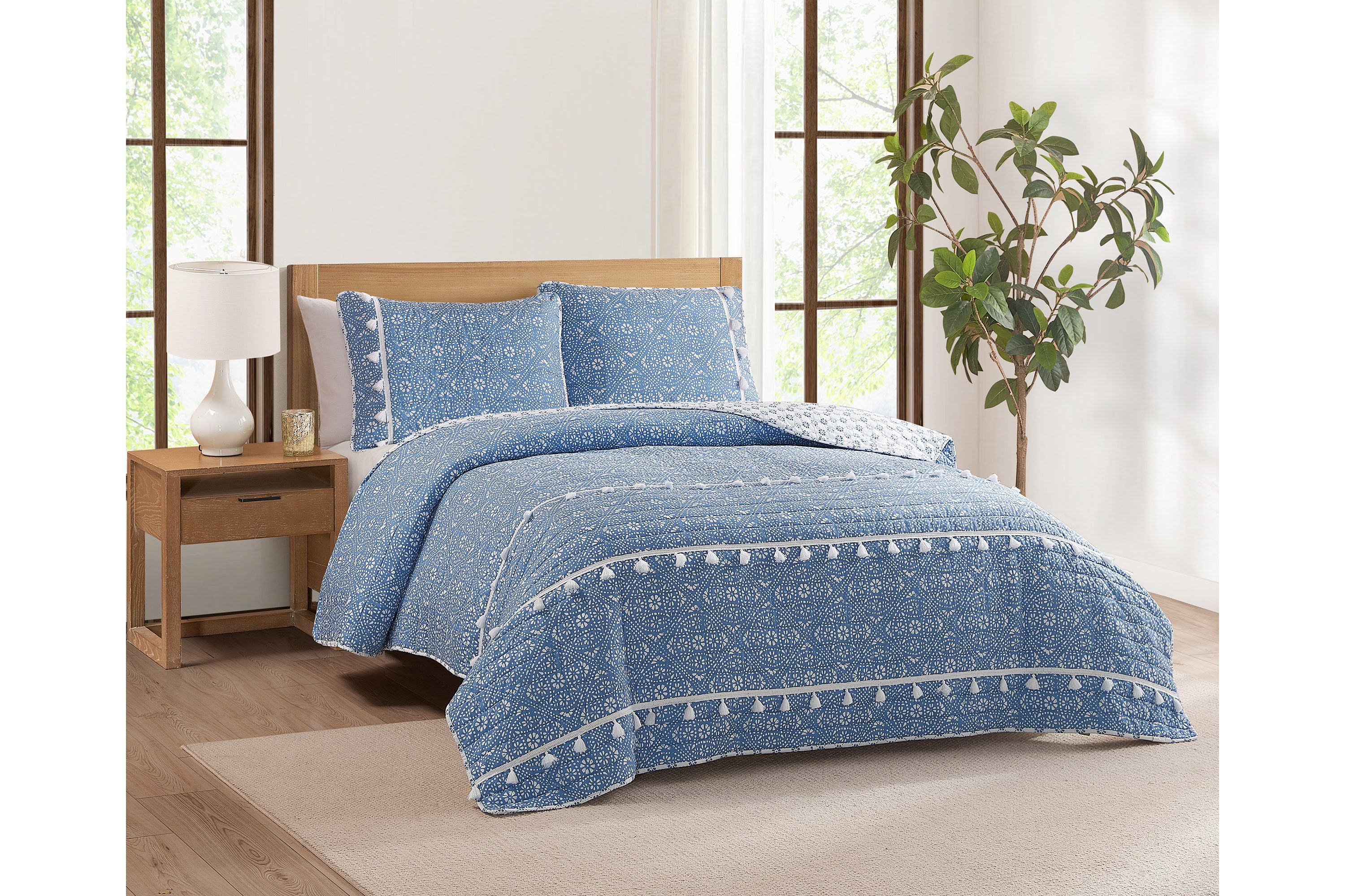 Pasadena Medallion Blue 2-3 Piece Microfiber Quilt Set with Tassels