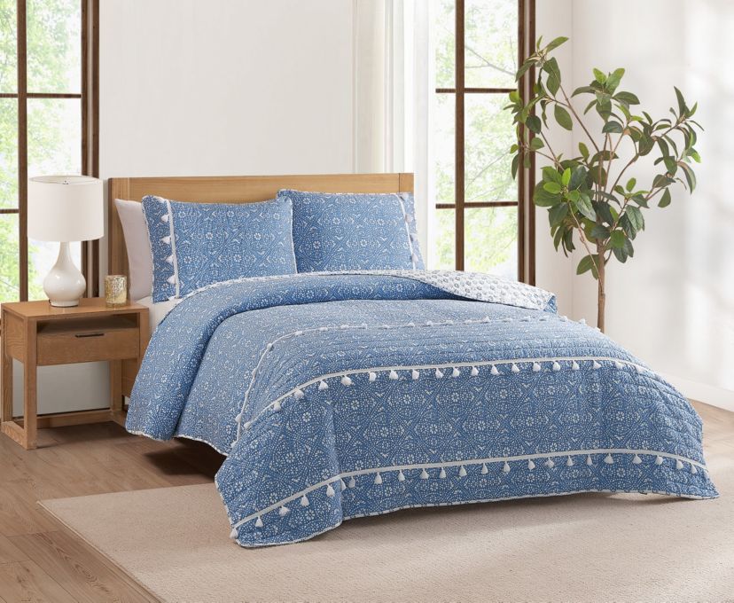 Pasadena Medallion Blue 2-3 Piece Microfiber Quilt Set with Tassels
