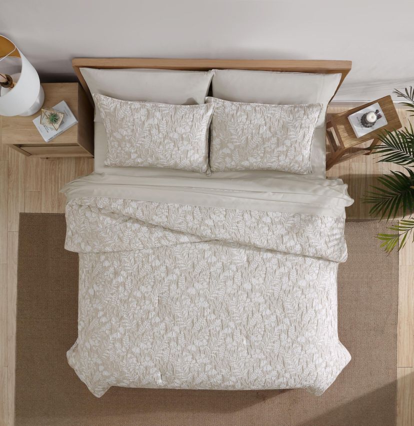 Turning Leaf Neutral 2-3 Piece Woven Matelasse Crinkle Jacquard Comforter Set