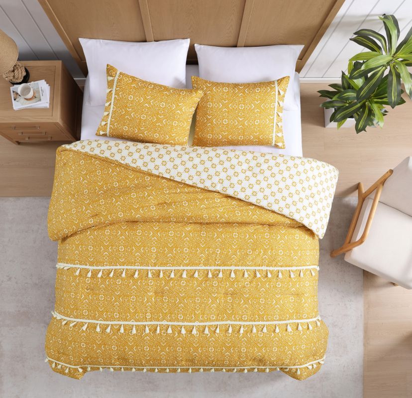Pasadena Medallion Yellow 2-3 Piece Microfiber Comforter Set with Tassels