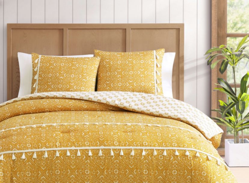 Pasadena Medallion Yellow 2-3 Piece Microfiber Comforter Set with Tassels