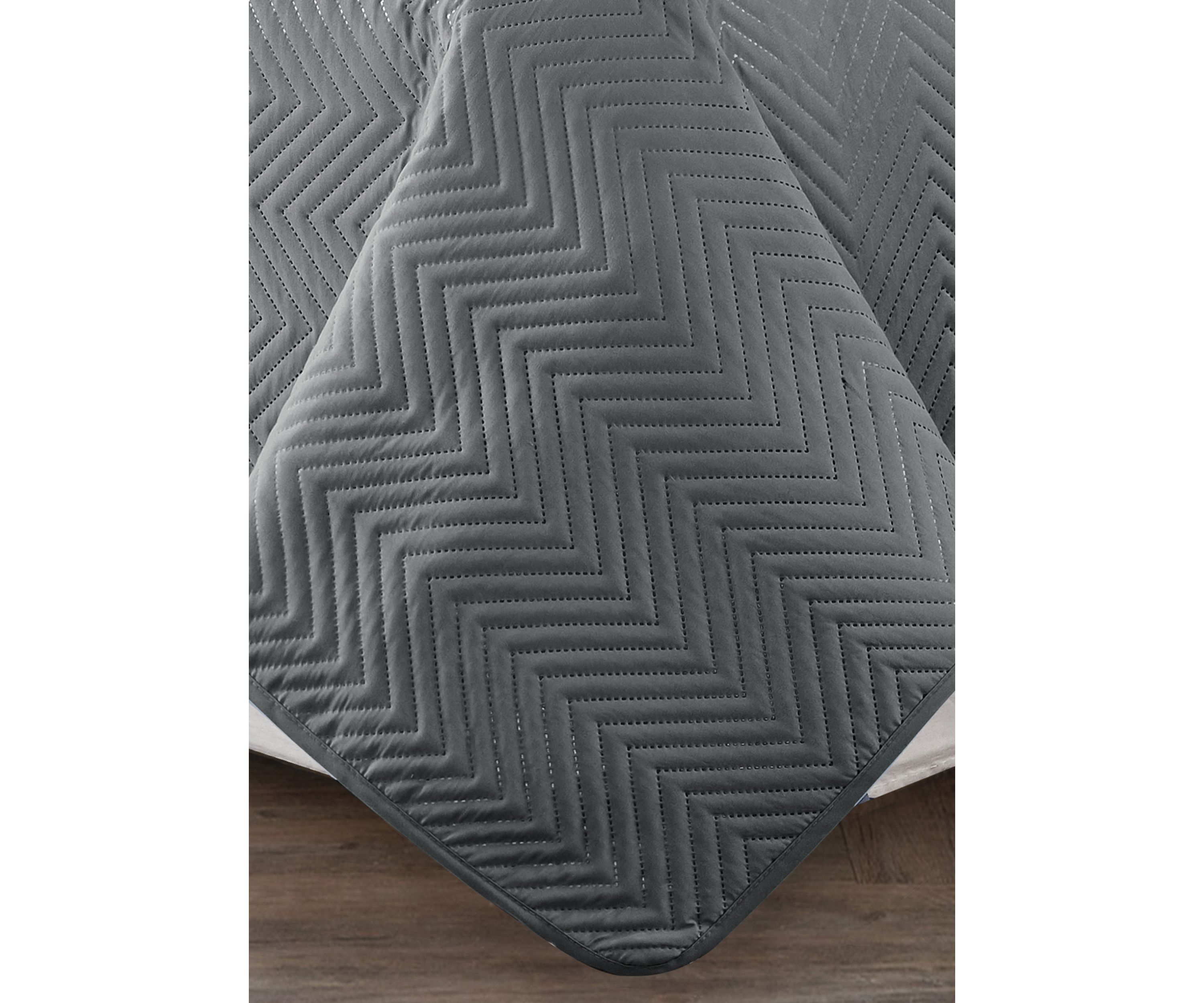 Trista Chevron Stitch Quilt Set 