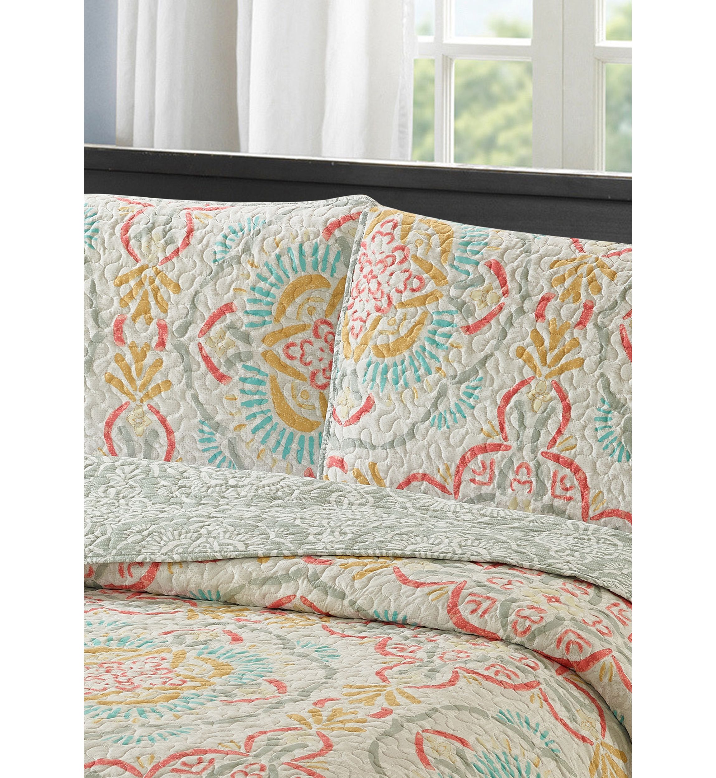 Regina Reversible Quilt Set