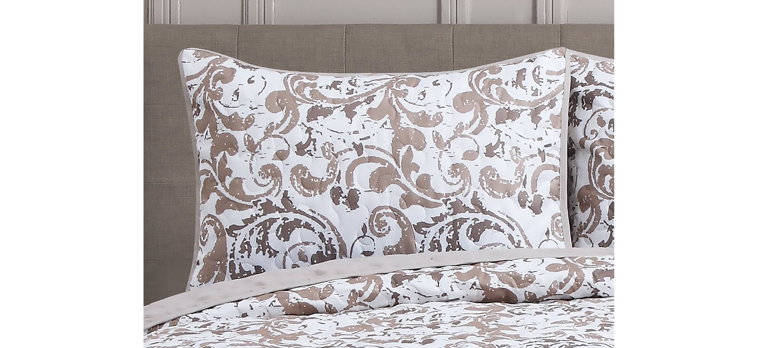 Scroll Reversible 3-piece Quilt Set