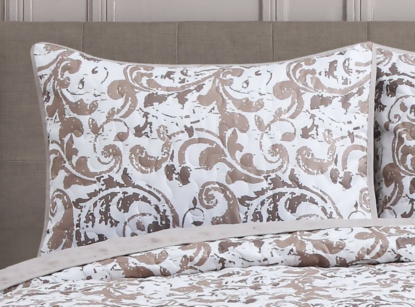 Scroll Reversible 3-piece Quilt Set