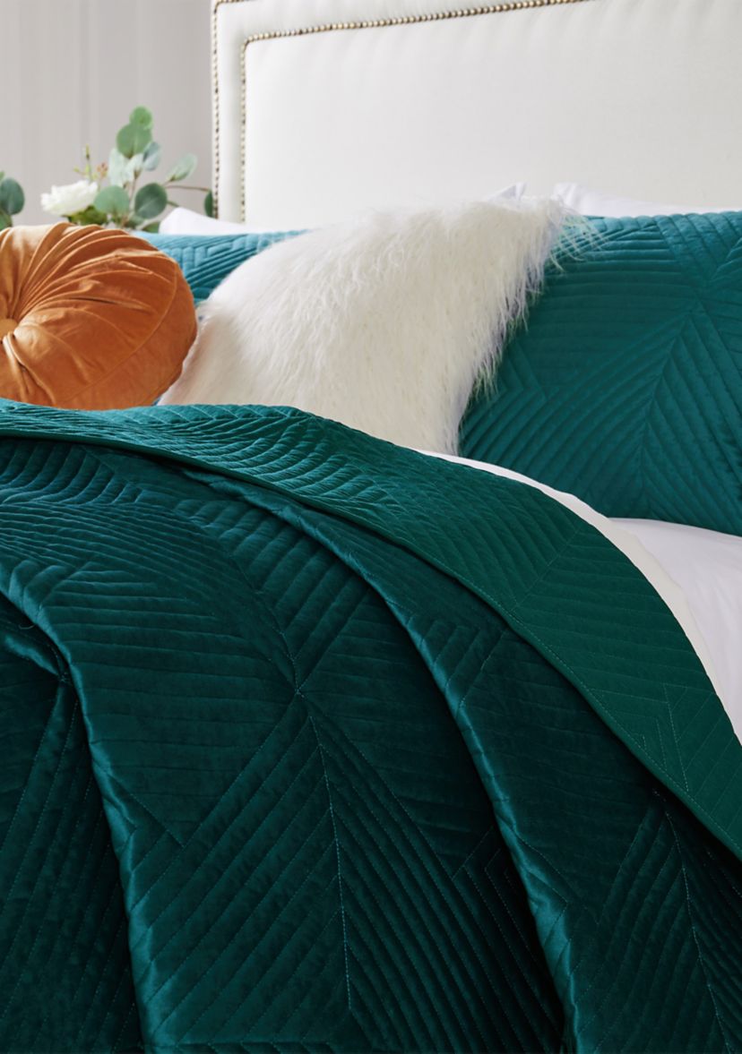 Quilt and Pillow Sham Set