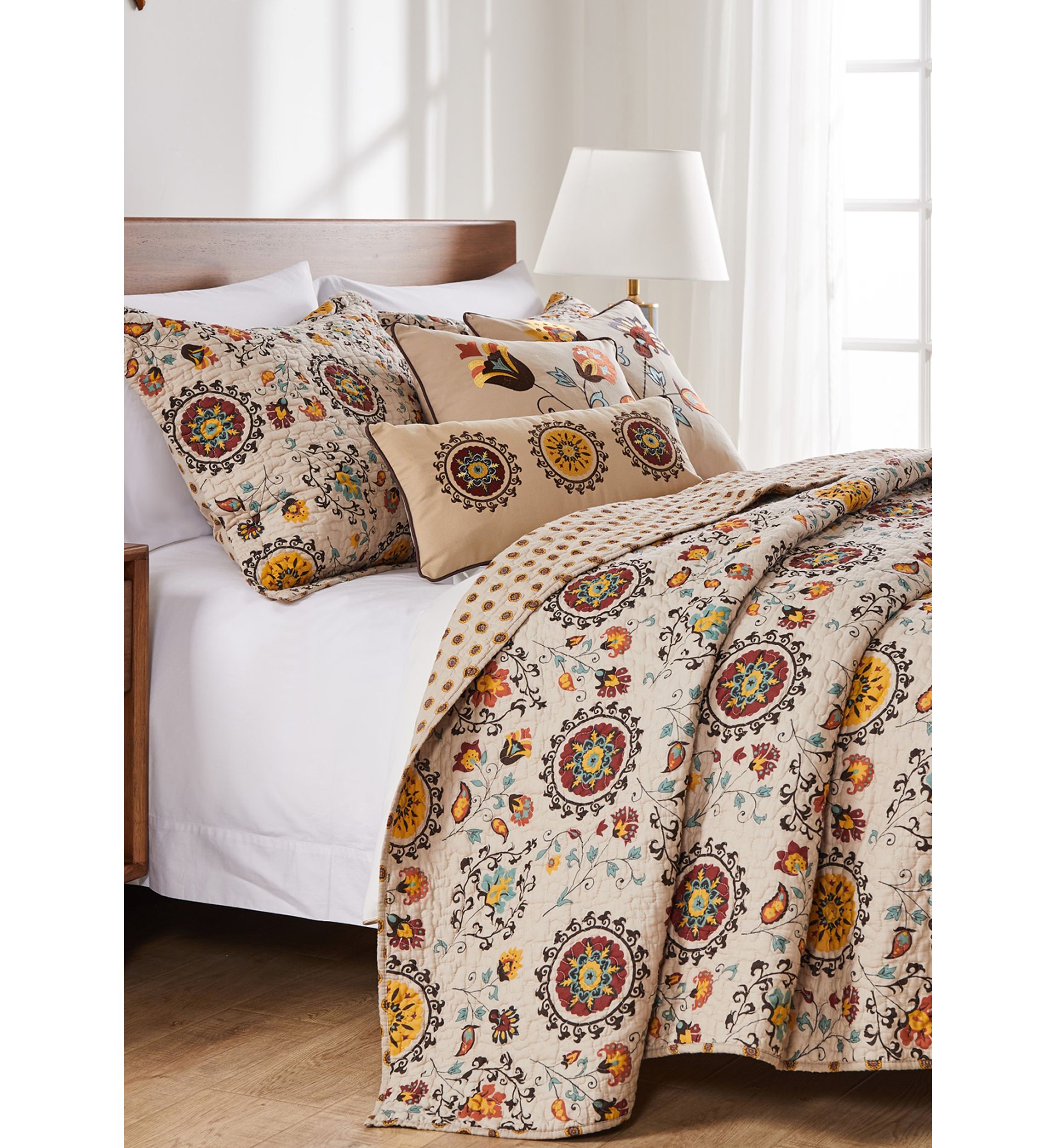 Andorra Quilt Set with Bonus Pillows