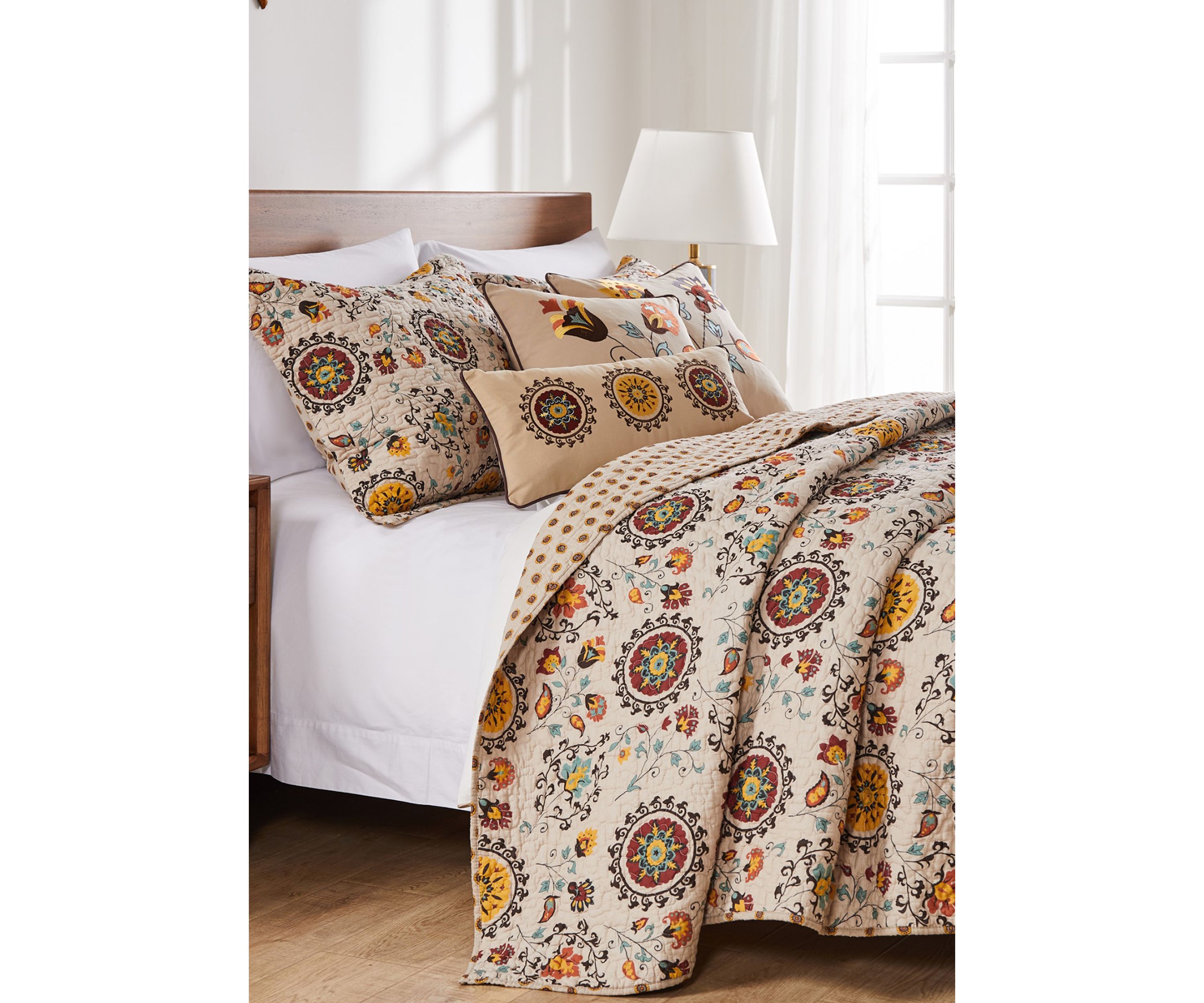 Andorra Quilt Set with Bonus Pillows