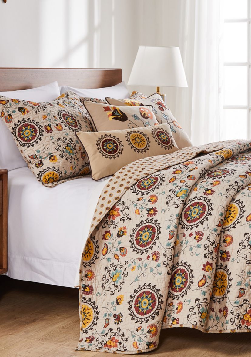 Andorra Quilt Set with Bonus Pillows