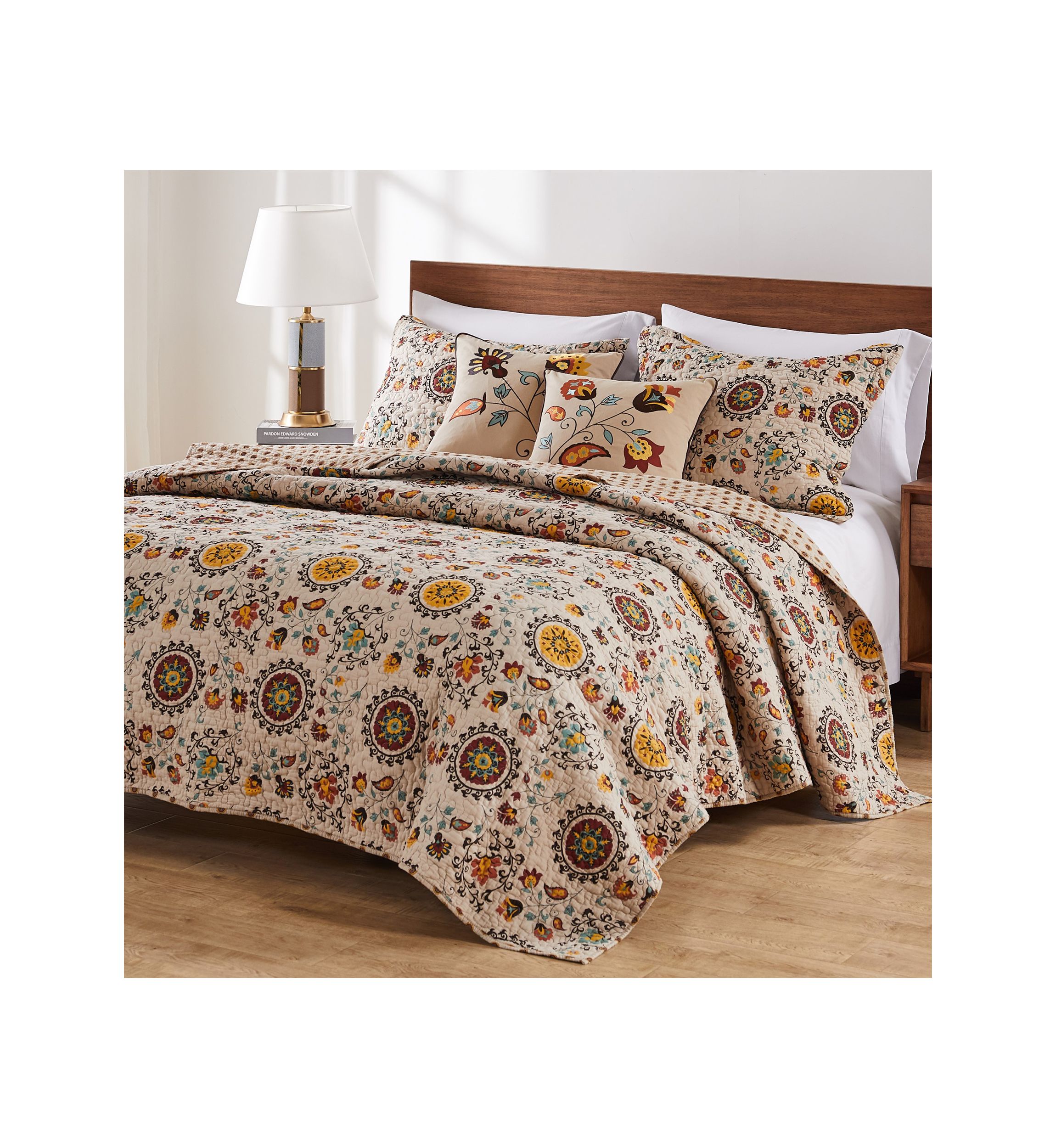 Andorra Quilt Set with Bonus Pillows