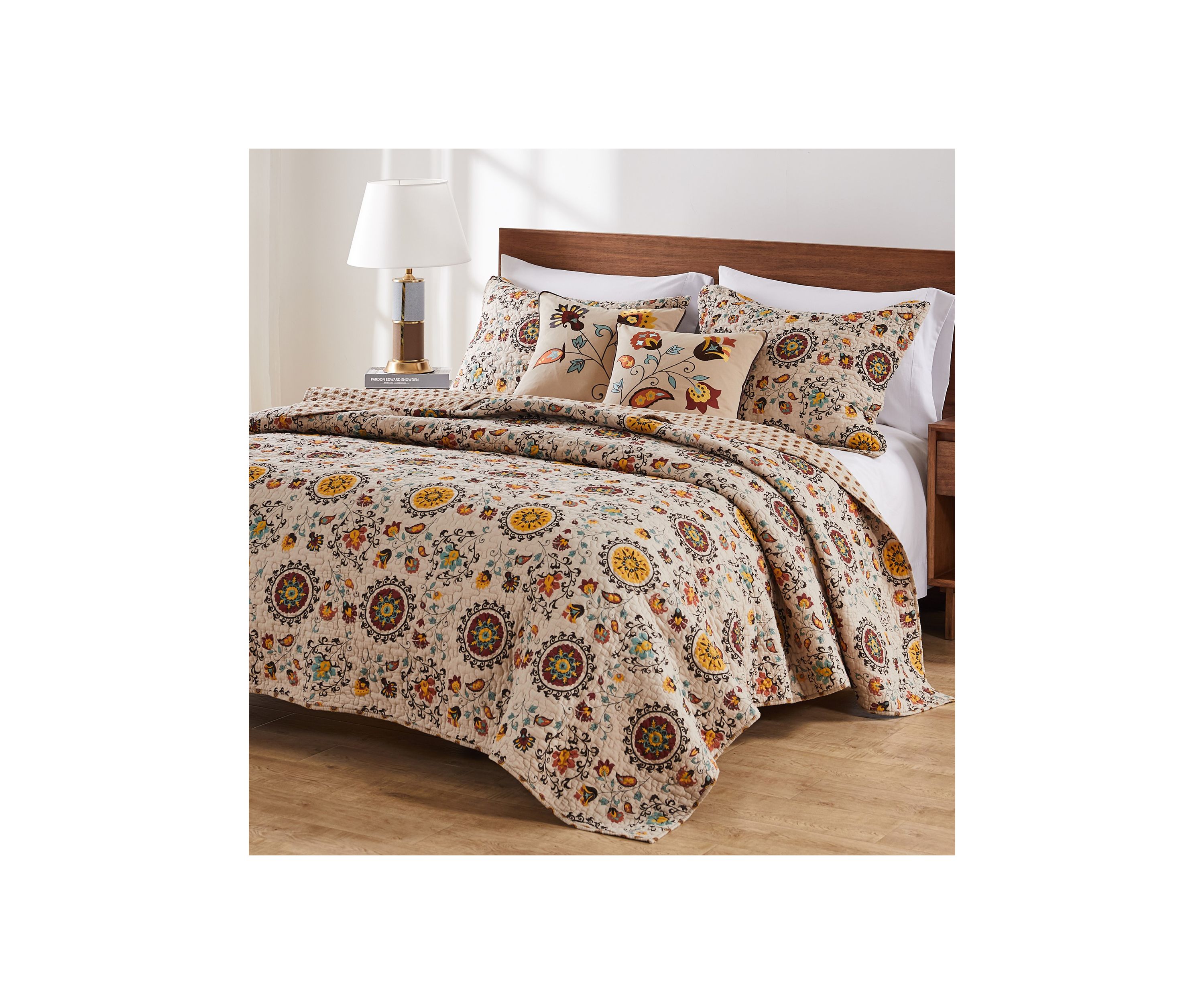 Andorra Quilt Set with Bonus Pillows