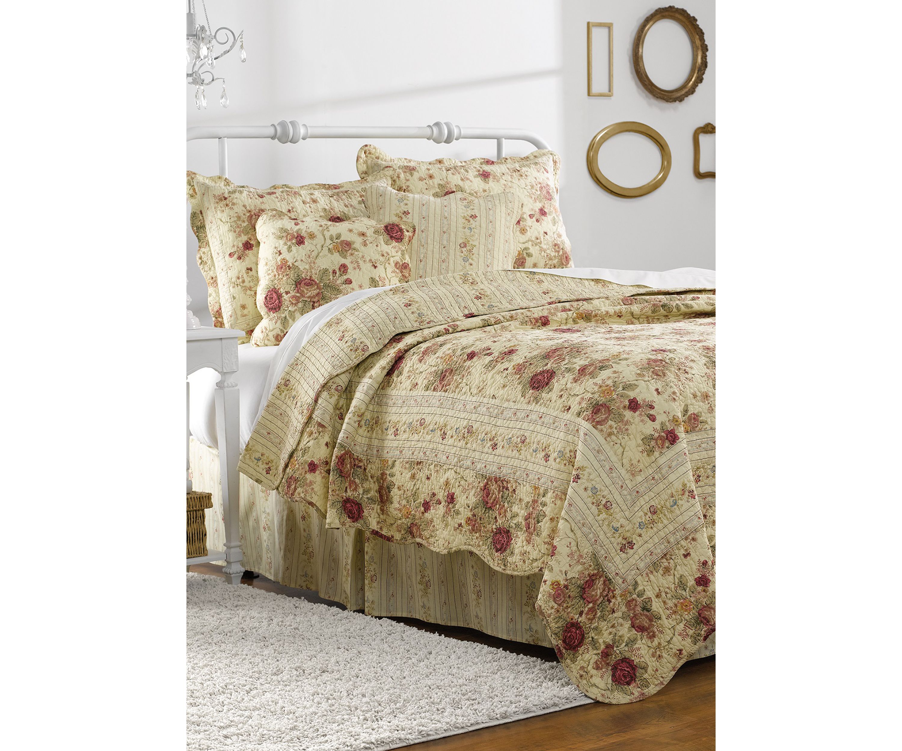 Antique Rose Quilt Set with Bonus Pillows