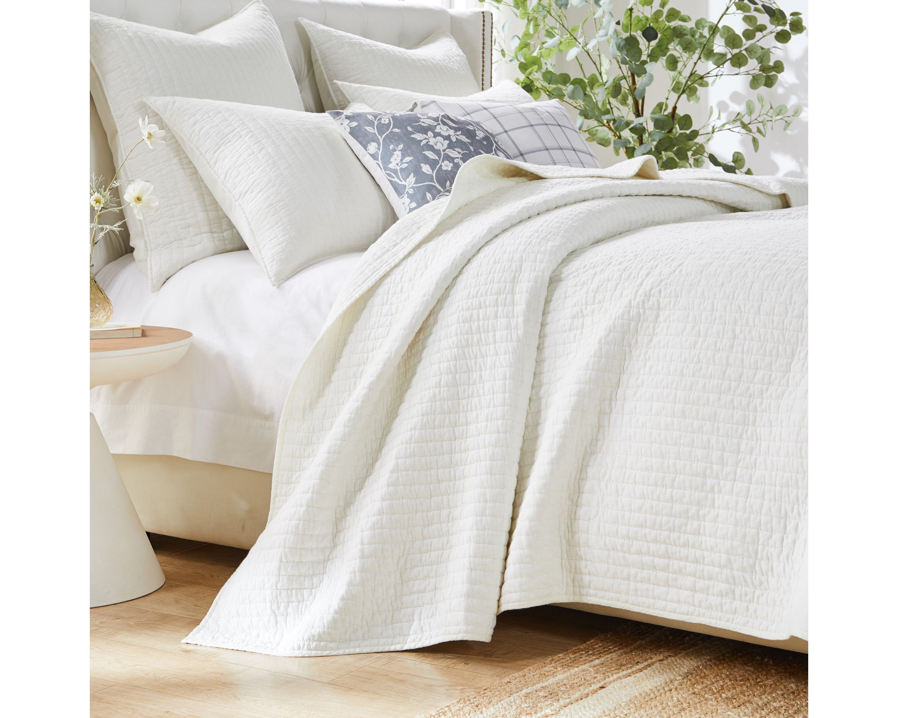 Monterrey Antique White Quilt Set