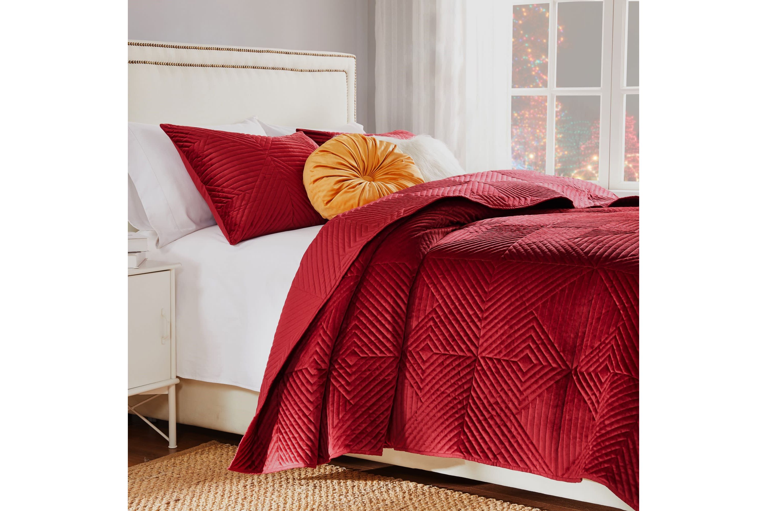 Riviera Velvet Red Quilt Set