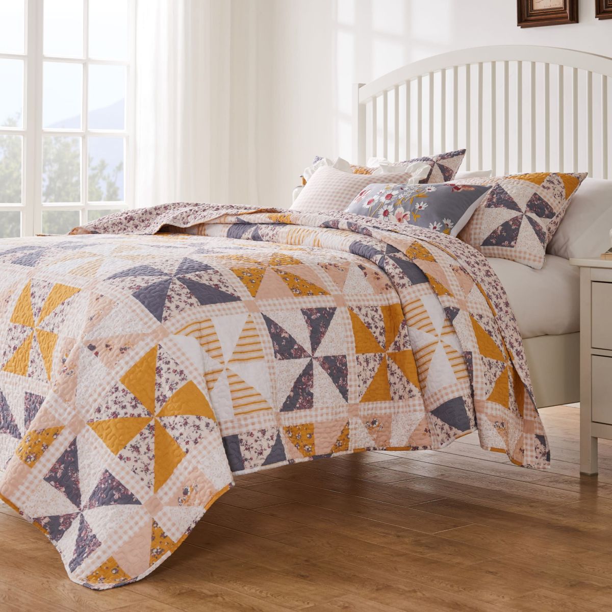 Pinwheel and Posey Quilt Set