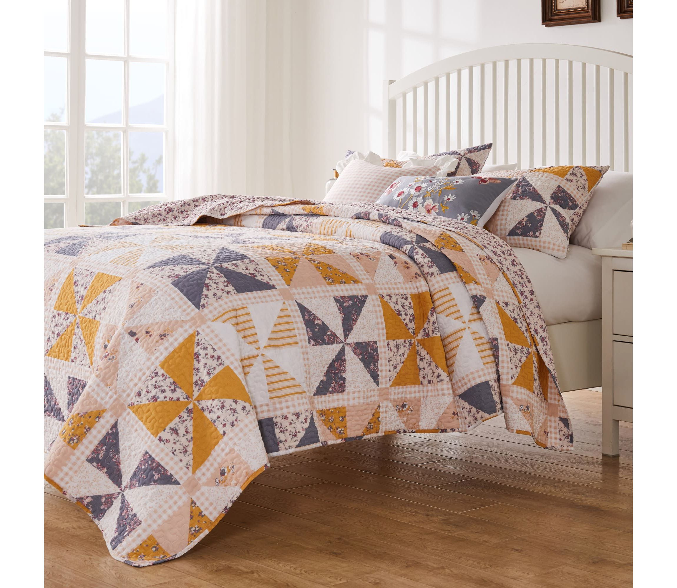 Pinwheel and Posey Quilt Set