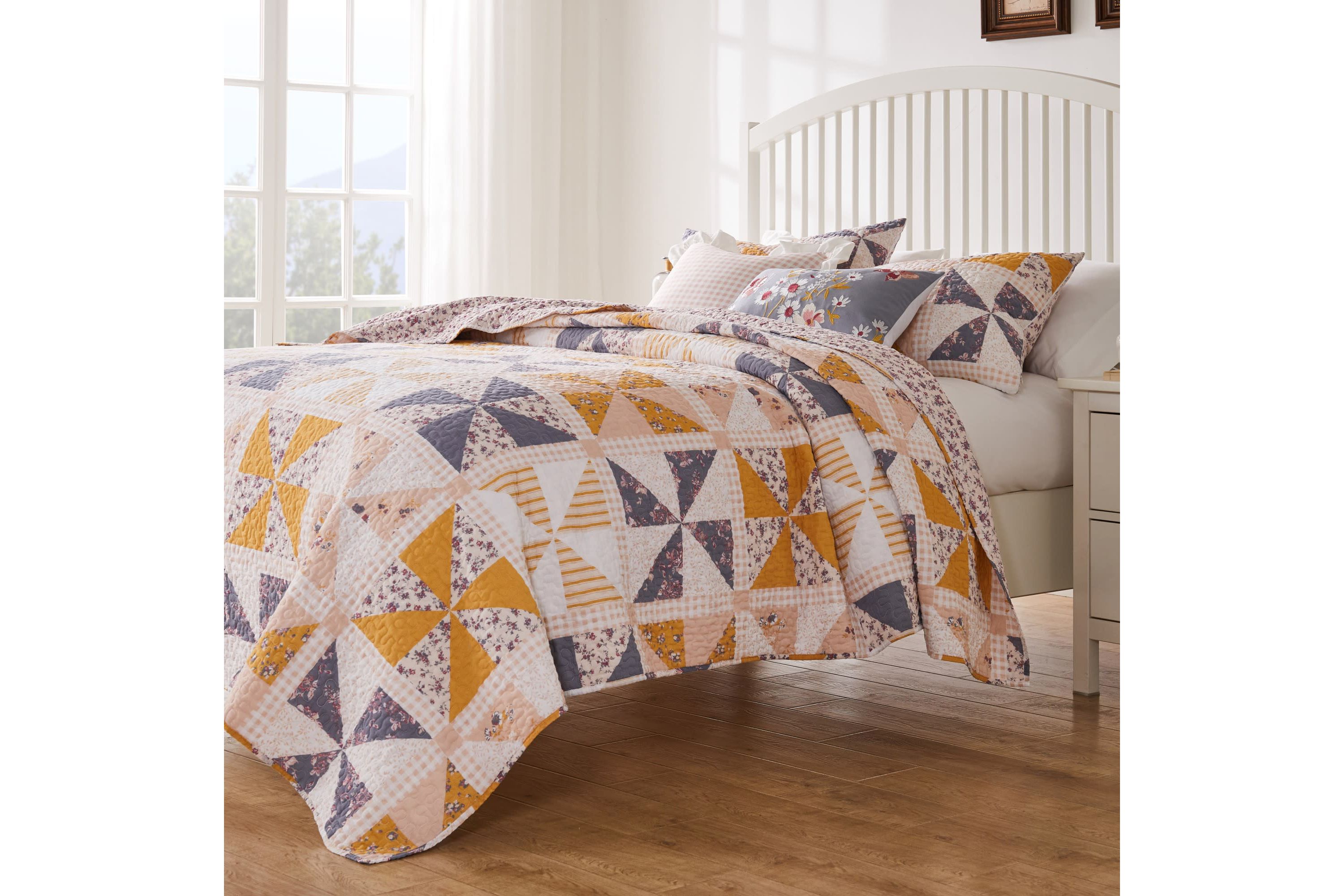 Pinwheel and Posey Quilt Set
