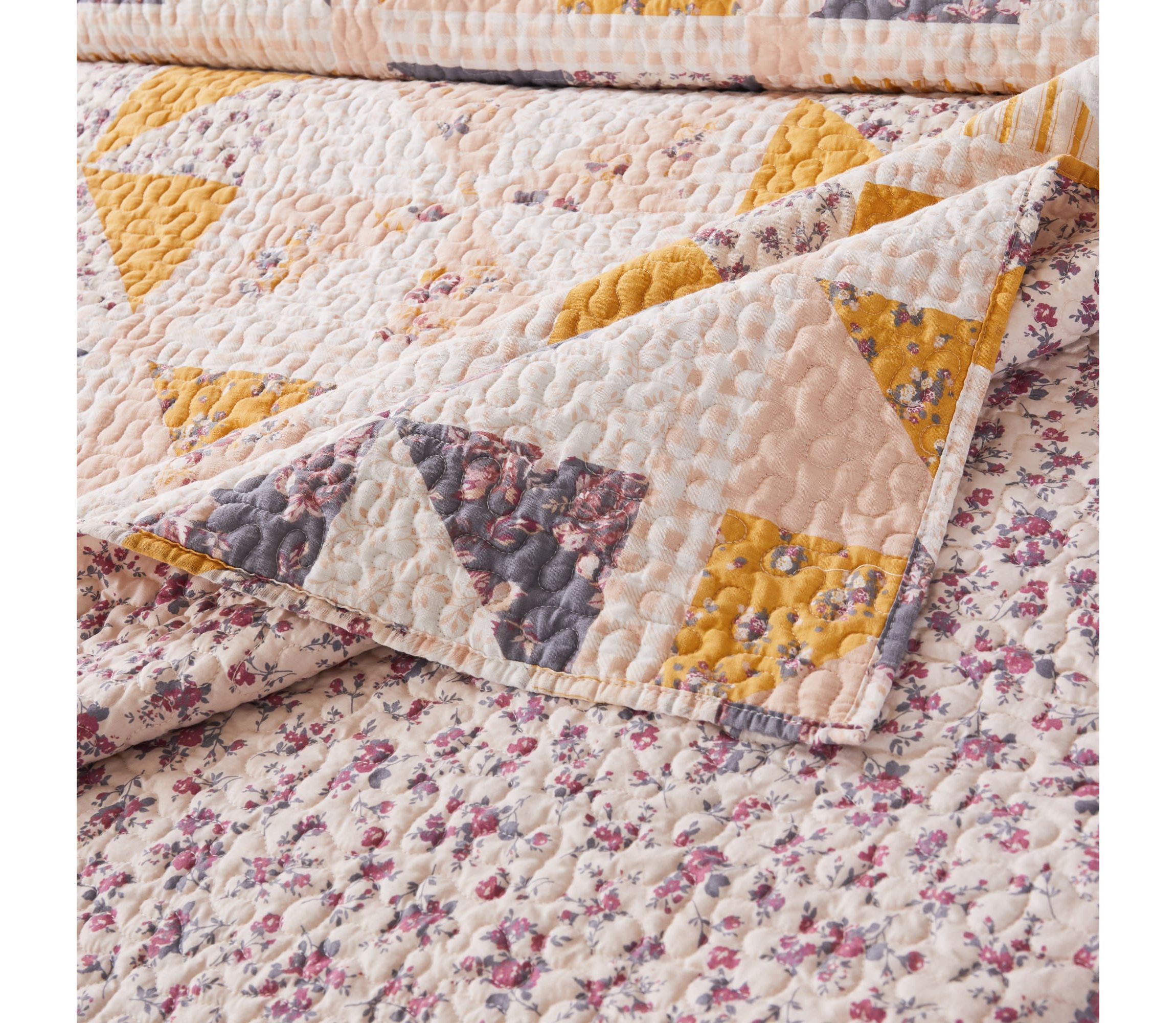 Pinwheel and Posey Quilt Set