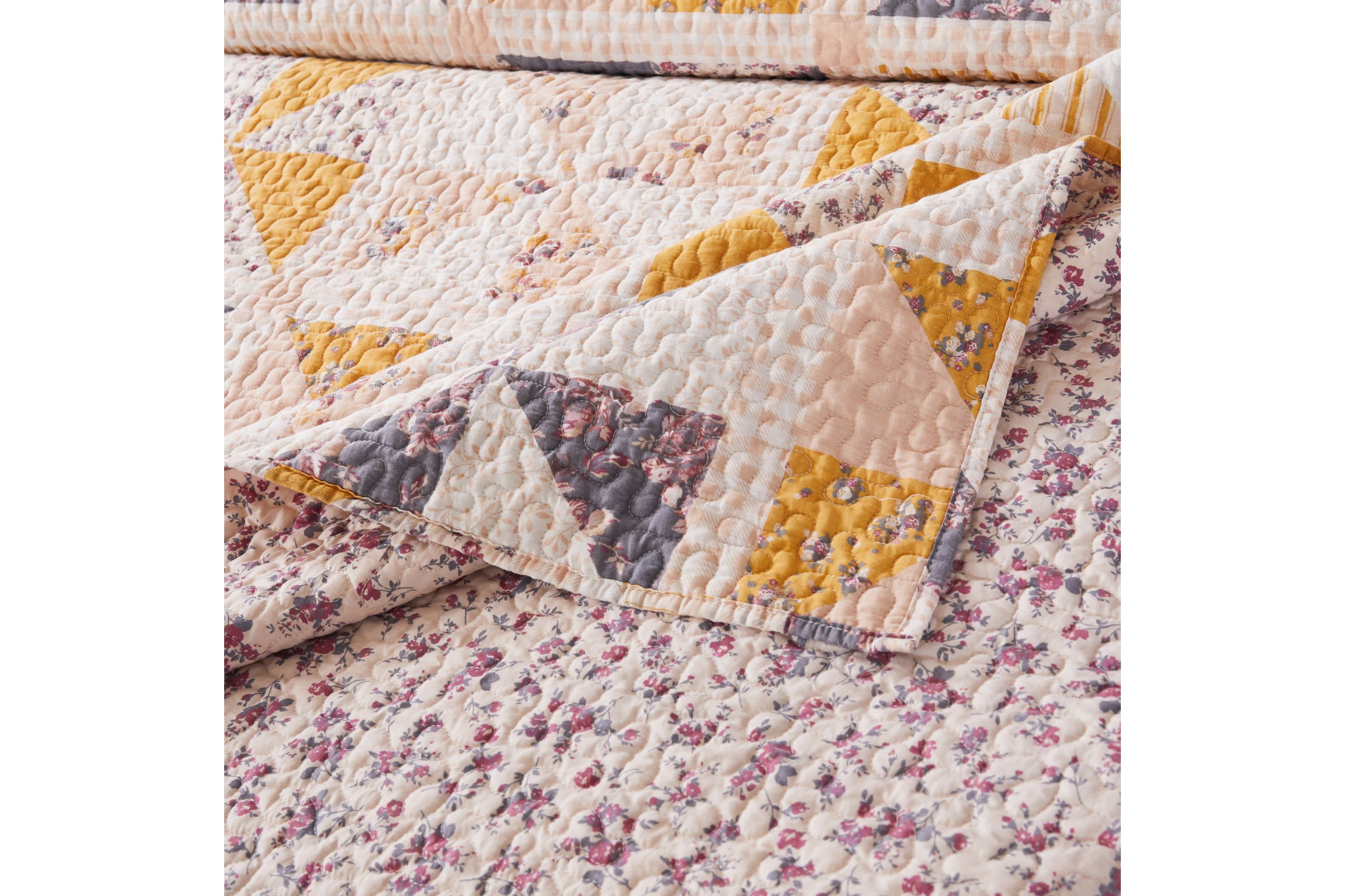 Pinwheel and Posey Quilt Set
