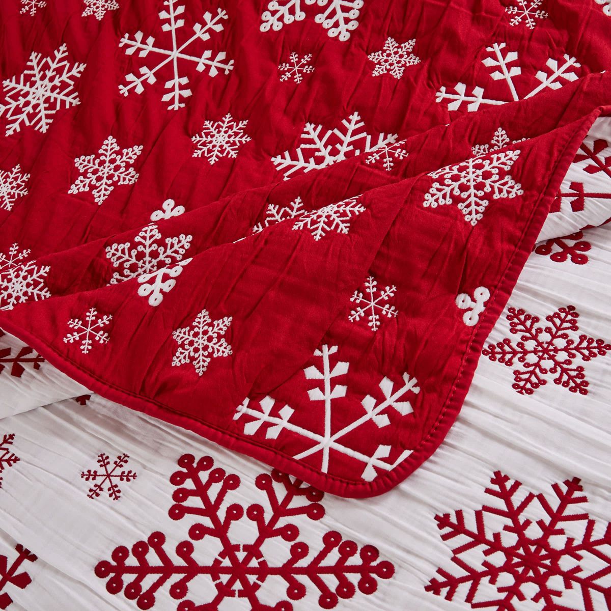 Snowflakes Coverlet Set