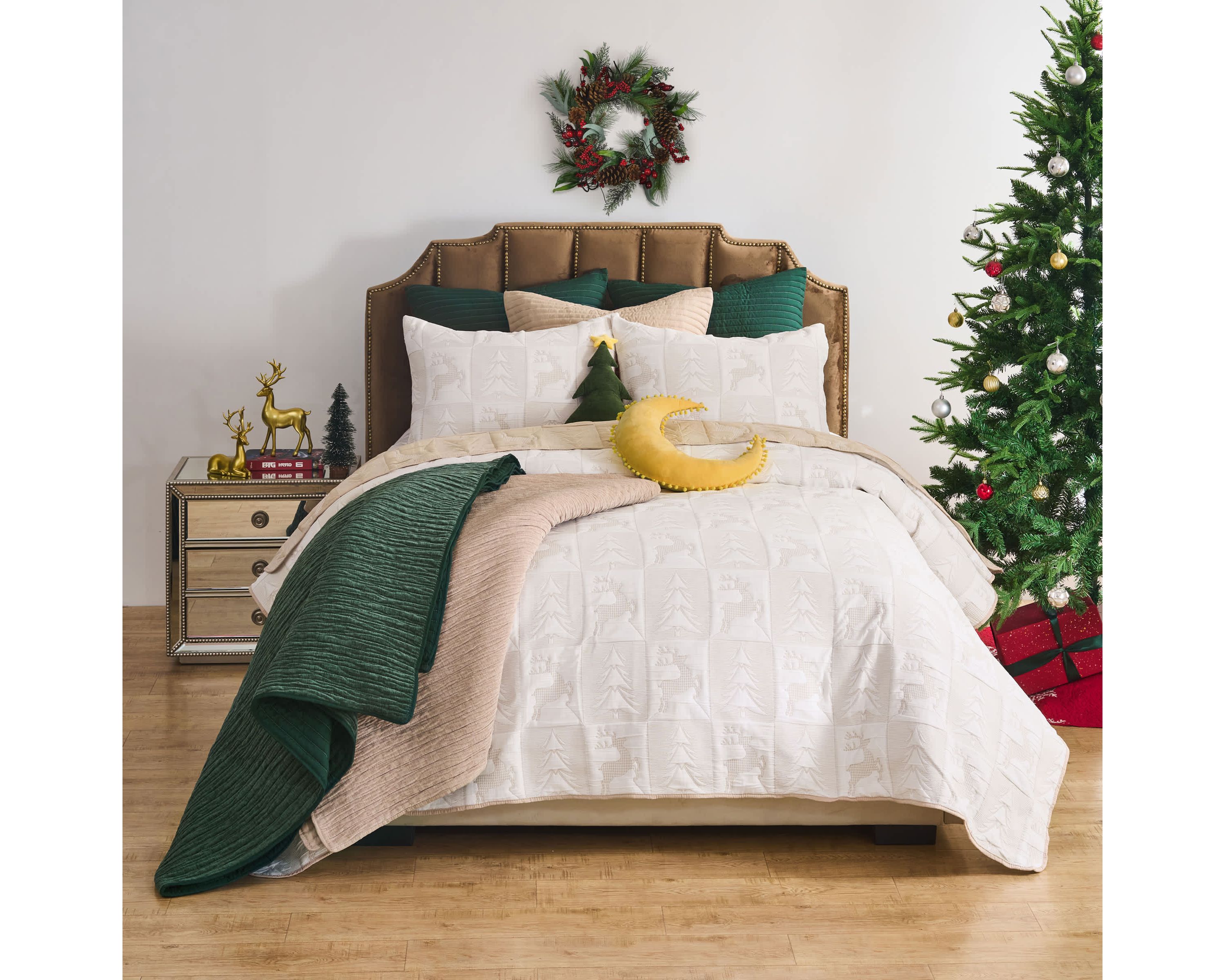 Reindeer Games Coverlet Set