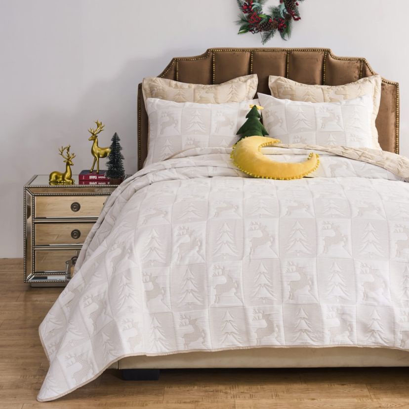 Reindeer Games Coverlet Set