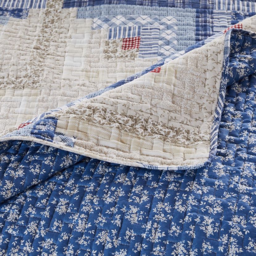 Cottage Cabin Throw