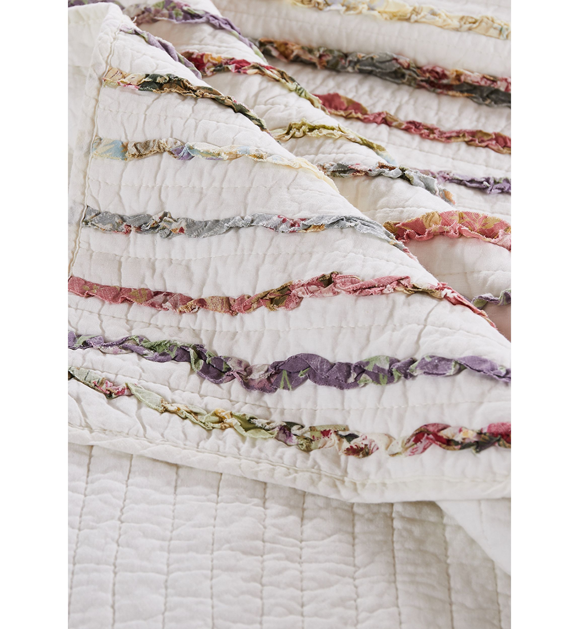 Bella Ruffle Throw