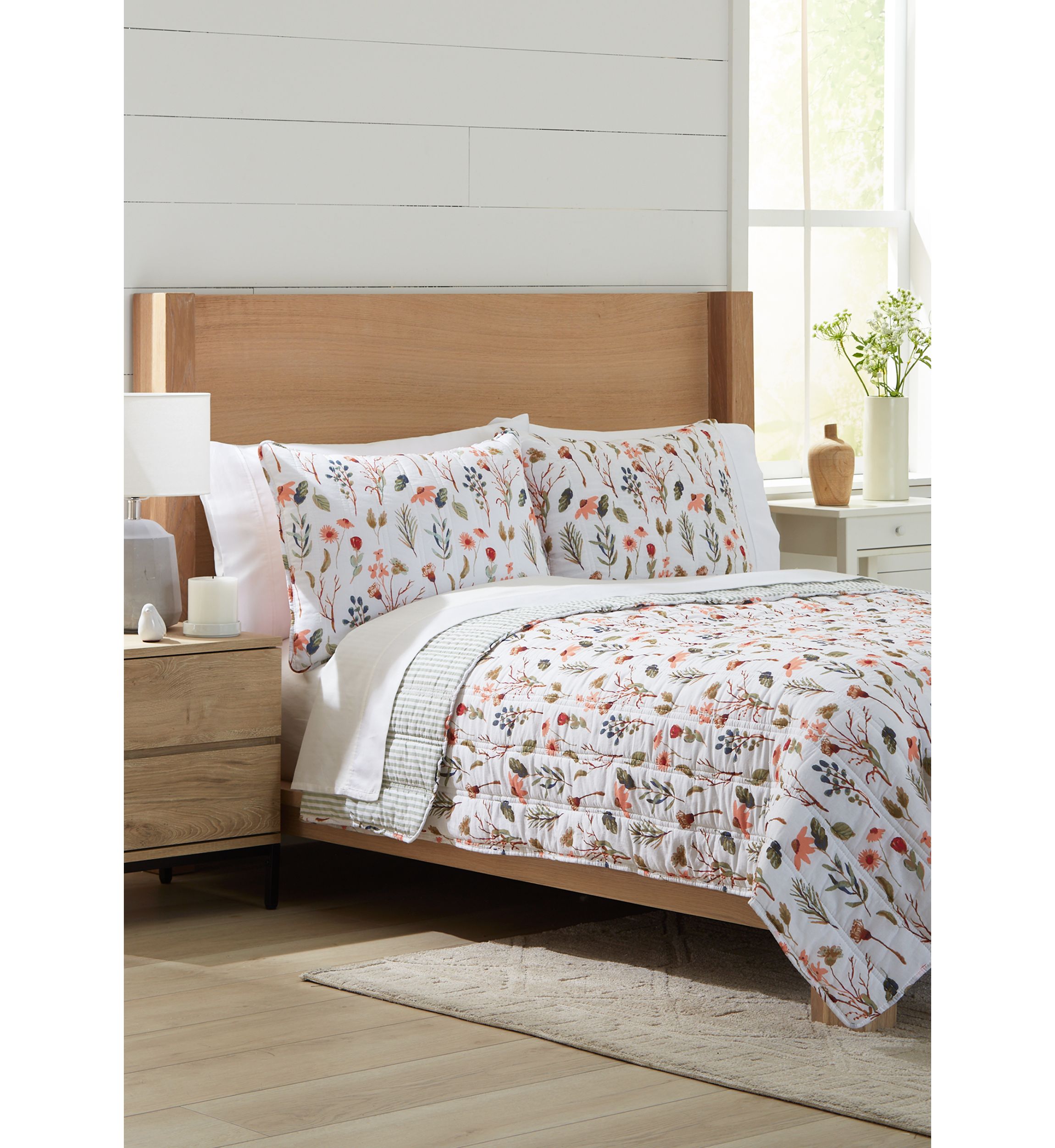 3-Piece Floral Meadow Quilt Set