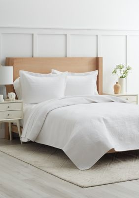 Crown & Ivy Solid Quilt Set, White, Queen